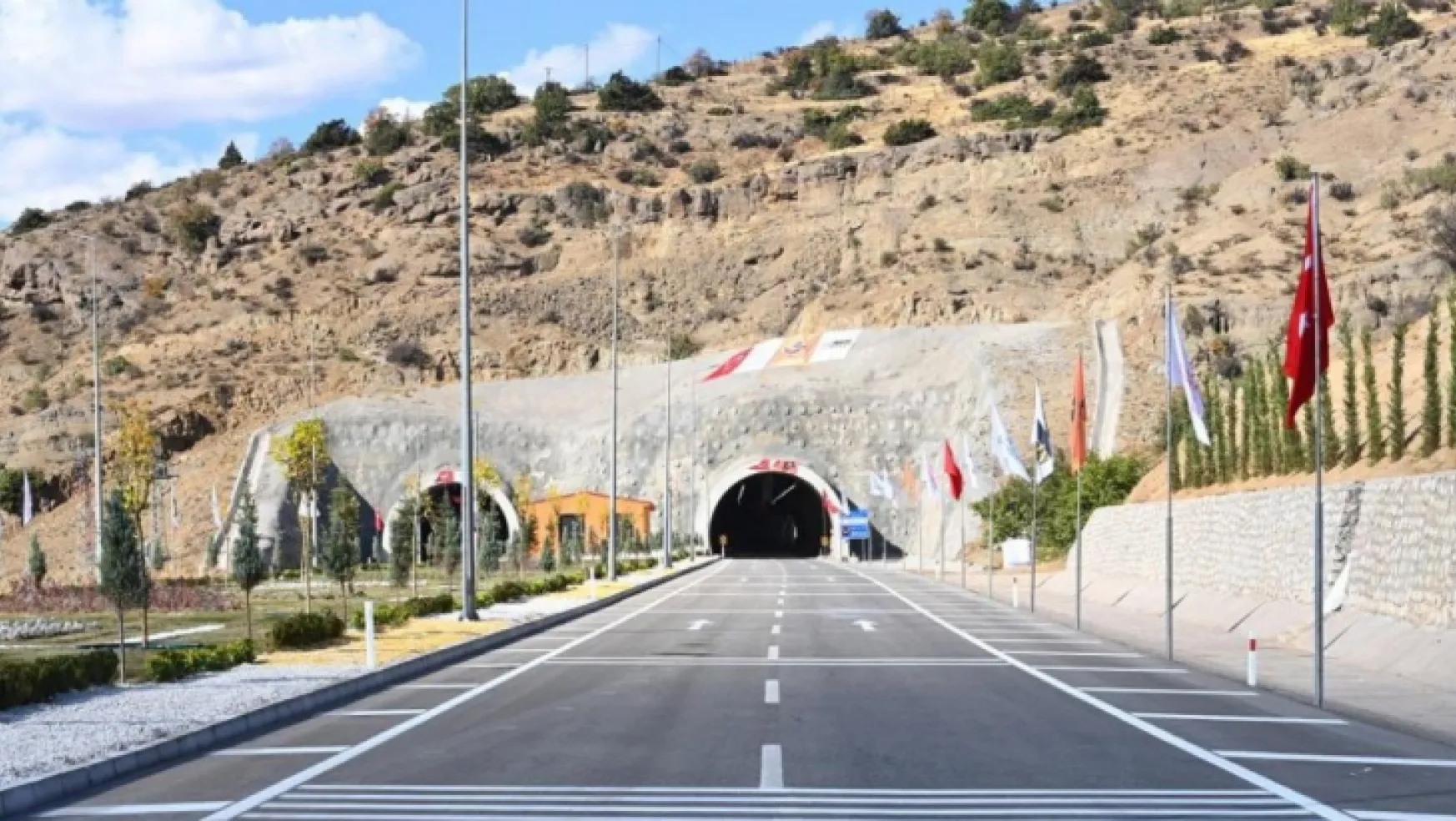 Ağbaba 'Tünel Açılışındaki Ağaçlar Ya Söküldü Ya Kurudu'