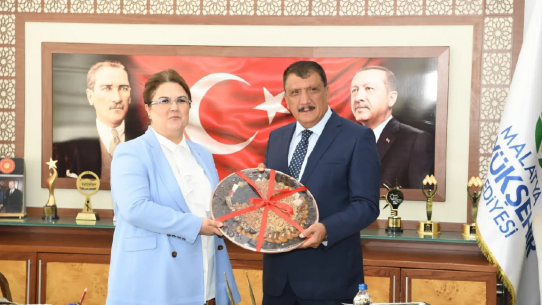 Aile ve Sosyal Hizmetler Bakanı Derya Yanık Başkan Gürkan'ı ziyaret etti
