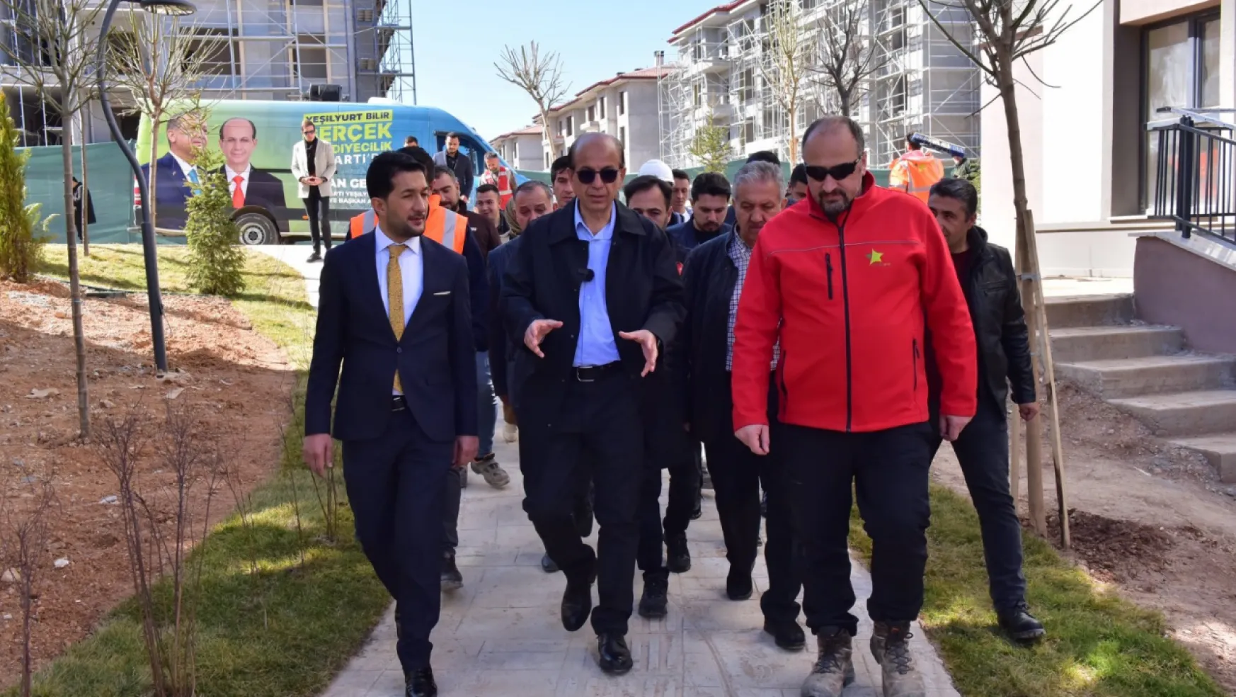 Ak Parti Yeşilyurt Belediye Başkan Adayı Prof. Dr. İlhan Geçit, İkizce'deki Toki Deprem Konutlarının Son Durumunu Yerinde İnceledi.