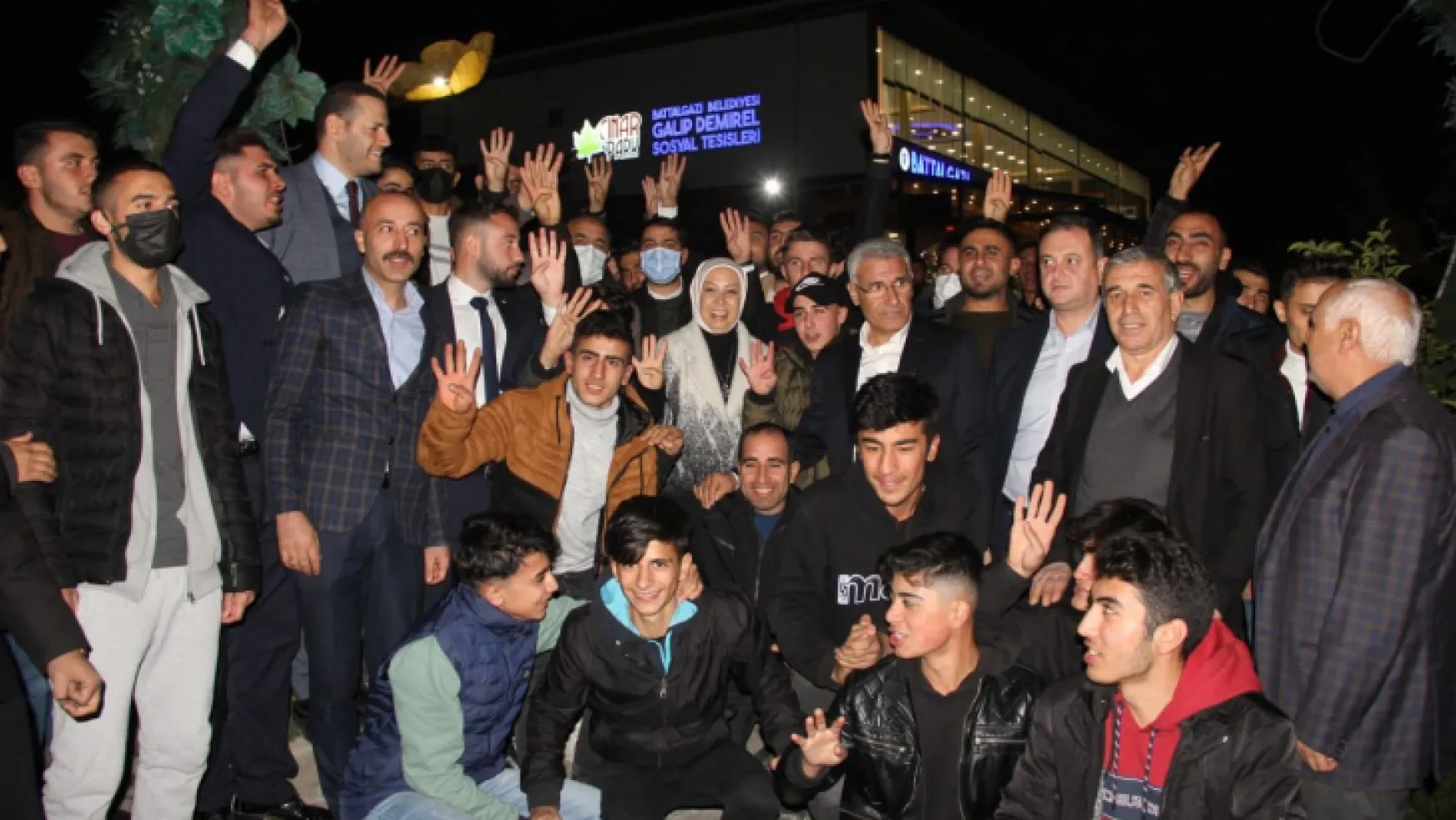 AK Partili Çalık, Malatya Orduzu'da gençlerle buluştu