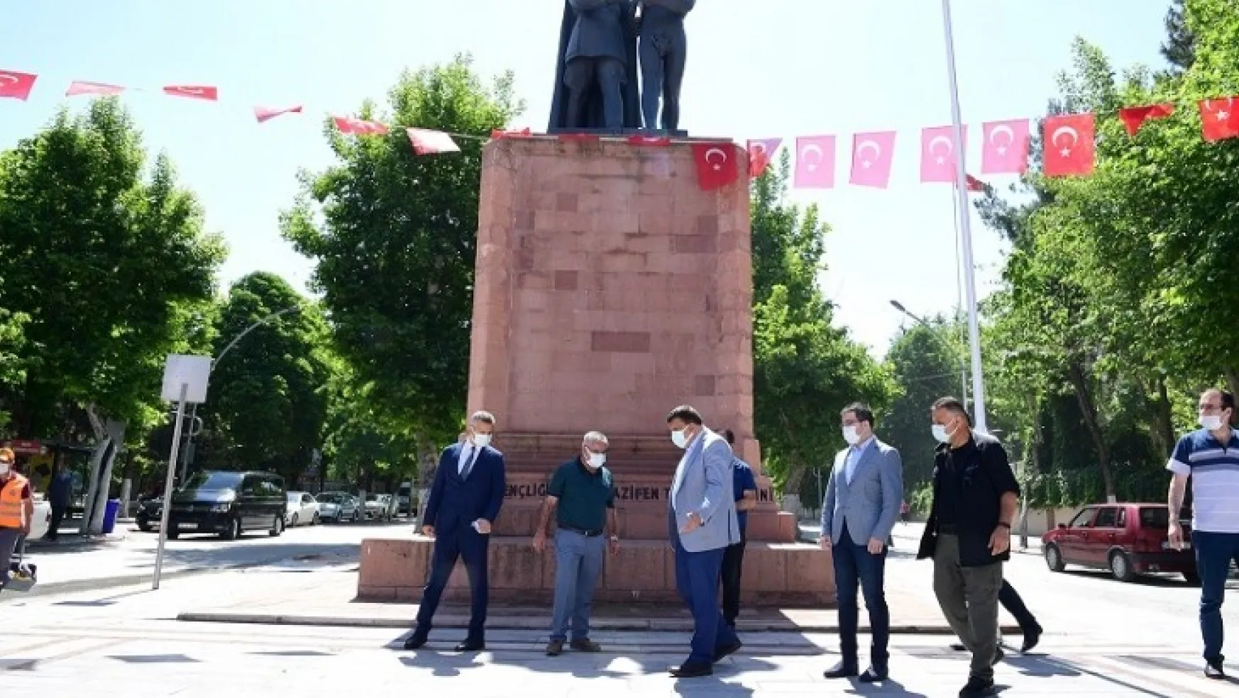 Atatürk Anıtının Çevresi Yenilendi