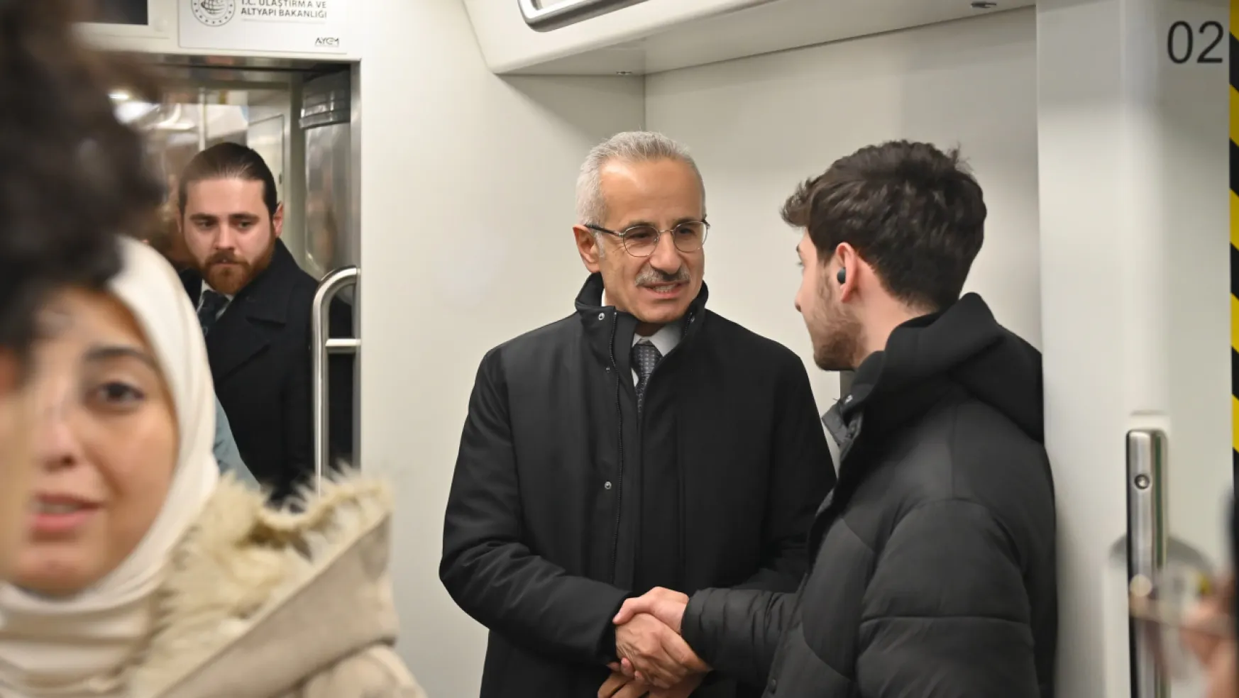 Bakan Uraloğlu, Ankara Uçağına Metroyla Ulaştı