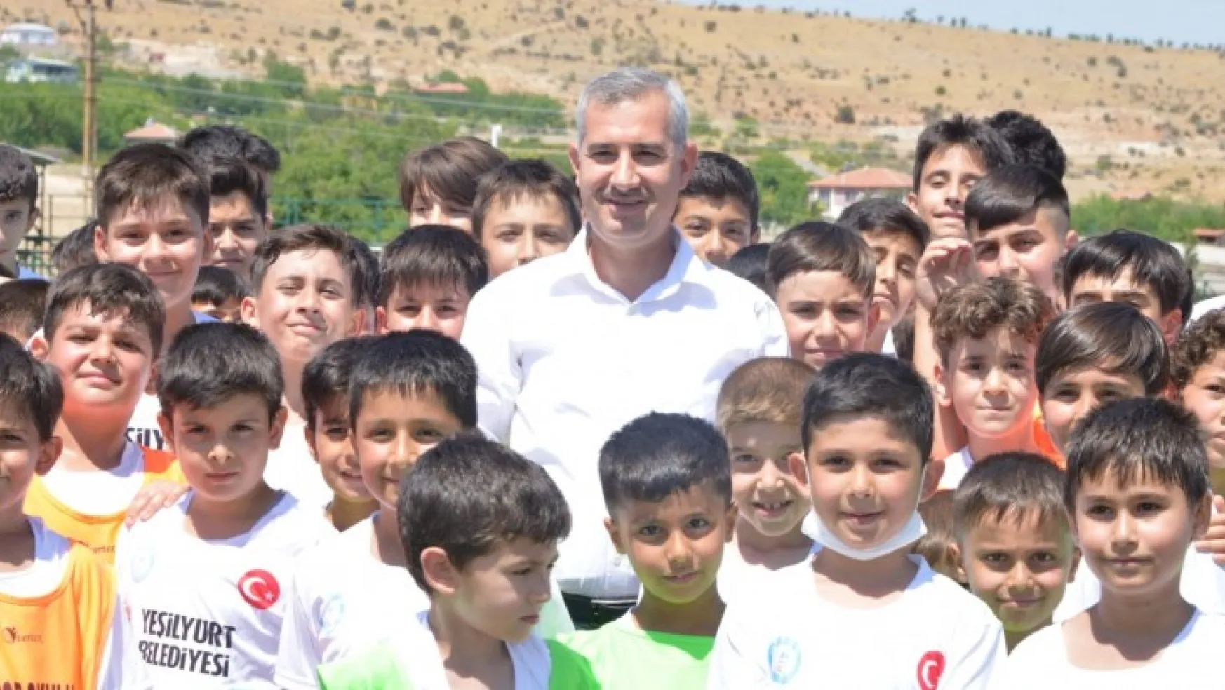 Başkan Çınar, 2.Yaz Spor Okullarını Ziyaret Ederek Sporcularla Bir Araya Geldi