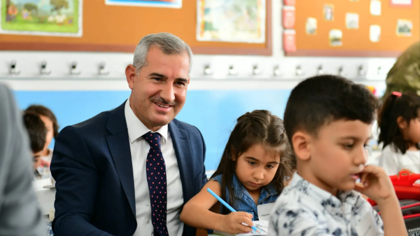Başkan Çınar, 2022-2023 Eğitim-Öğretim Yılının İlk Gününde Öğretmenleri, Öğrencileri Ve Velileri Yalnız Bırakmadı