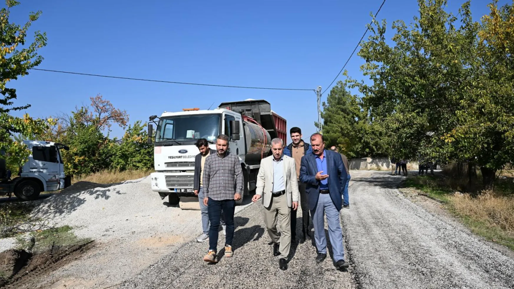 Başkan Çınar, Bindal Mahallesindeki Sathi Kaplama Ve Yol Açma Çalışmalarını İnceledi