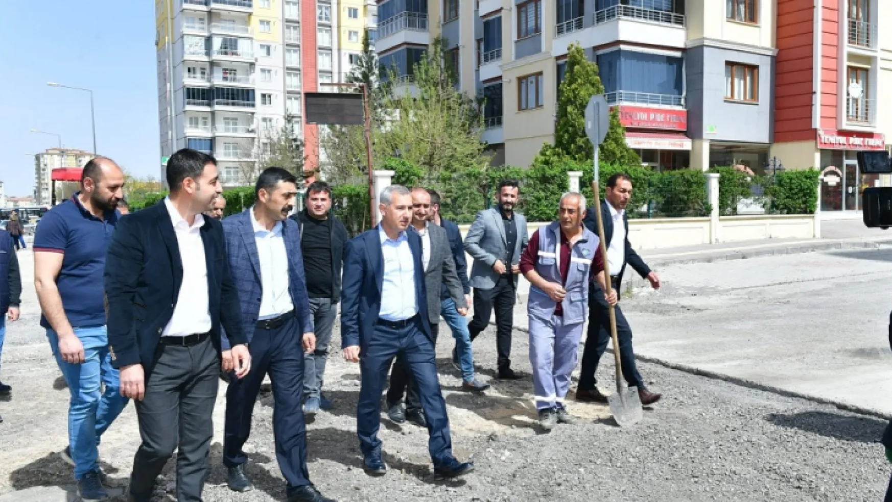 Başkan Çınar, Çilesiz Mahallesindeki Yol Yenileme Ve Çevre Düzenleme Hizmetlerini İnceledi