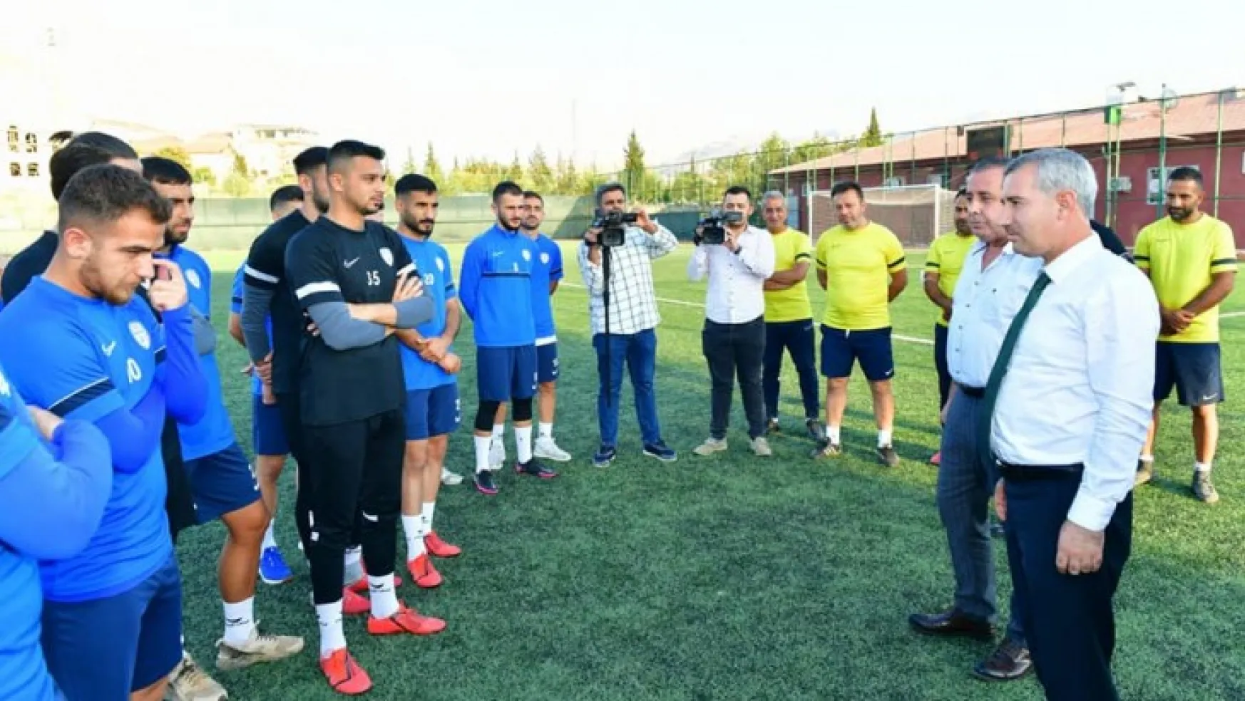 Başkan Çınar'dan Yeşilyurt Belediyespor Futbol Takımına Ziyaret