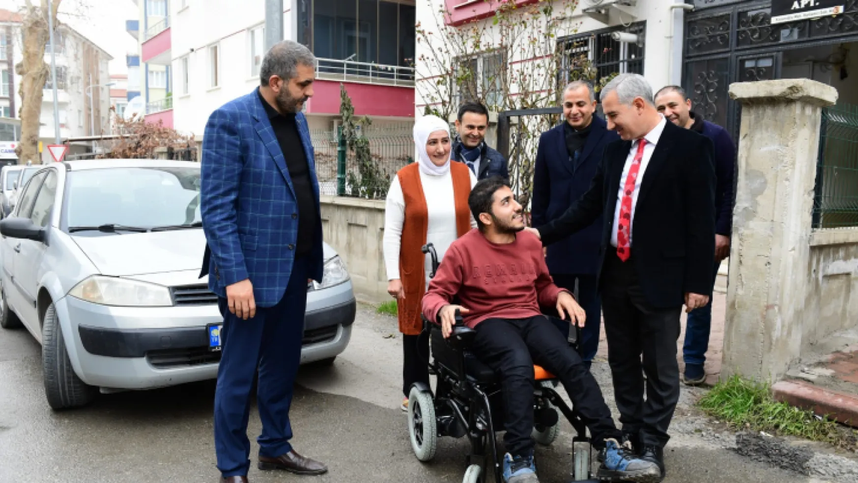Başkan Çınar Engelli Mehmet Kaçan'ın Akülü Araç Talebini Yerine Getirdi
