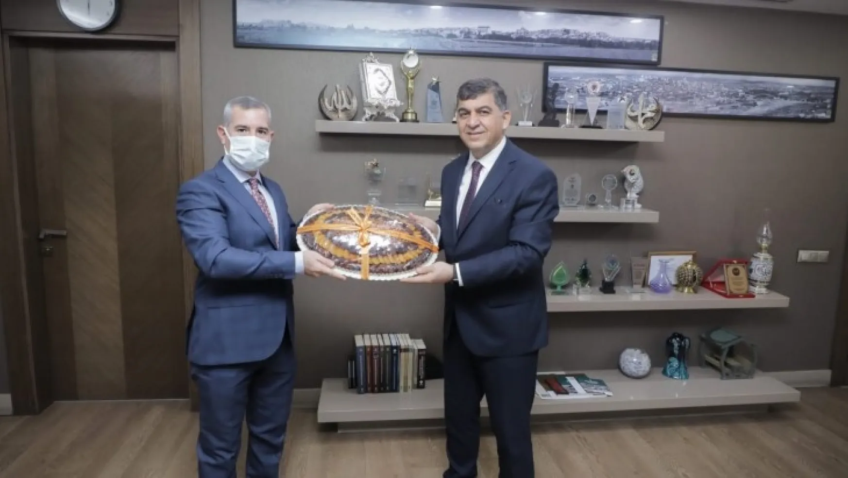 Başkan Çınar, Gaziantep'de Büyükşehir Ve Şehit Kamil Belediye Başkanlarıyla Biraraya Geldi