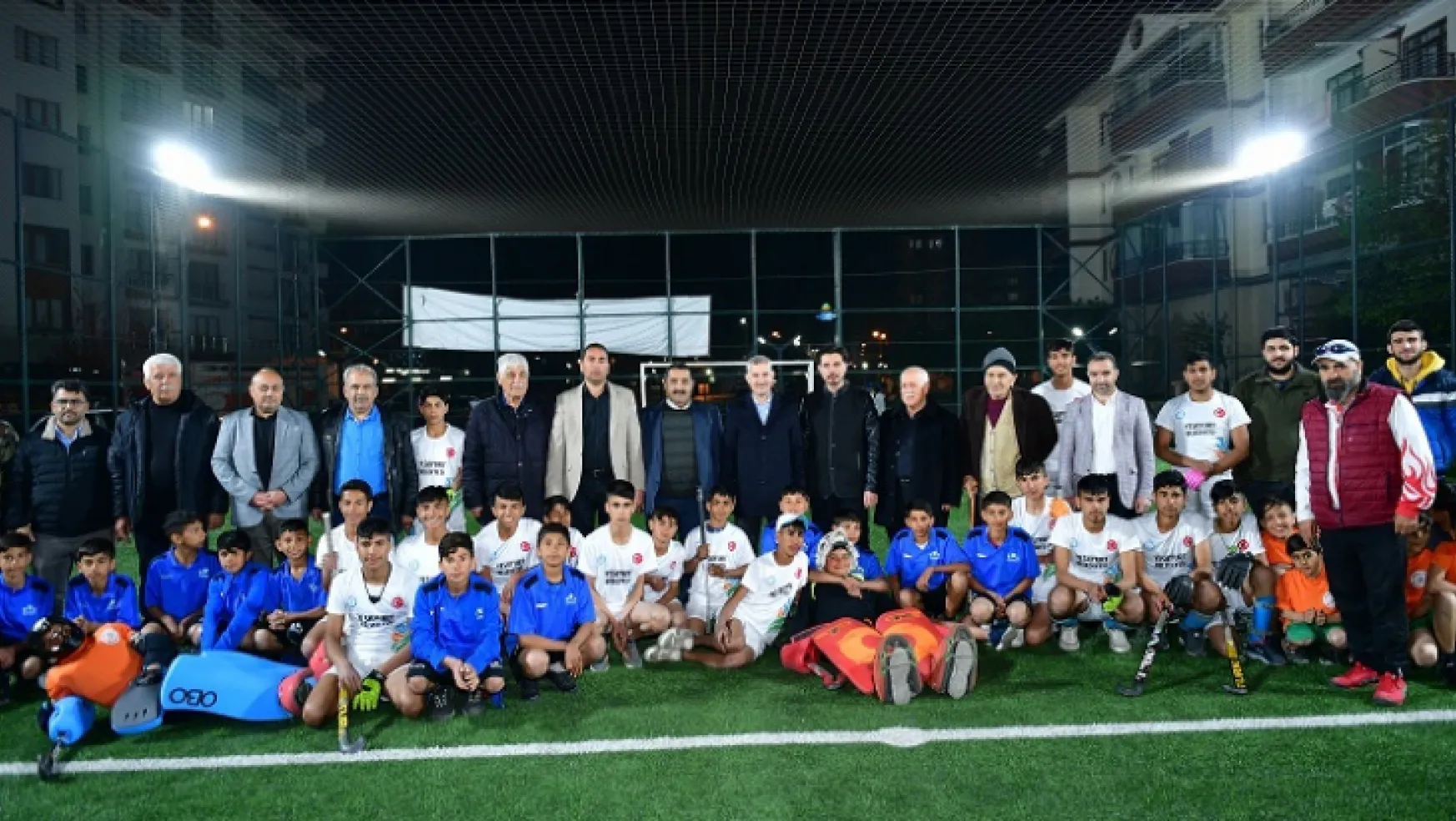 Başkan Çınar, İnönü Mahallesinde ki Yeşil Spor Kompleksinde Gençlerle Buluştu