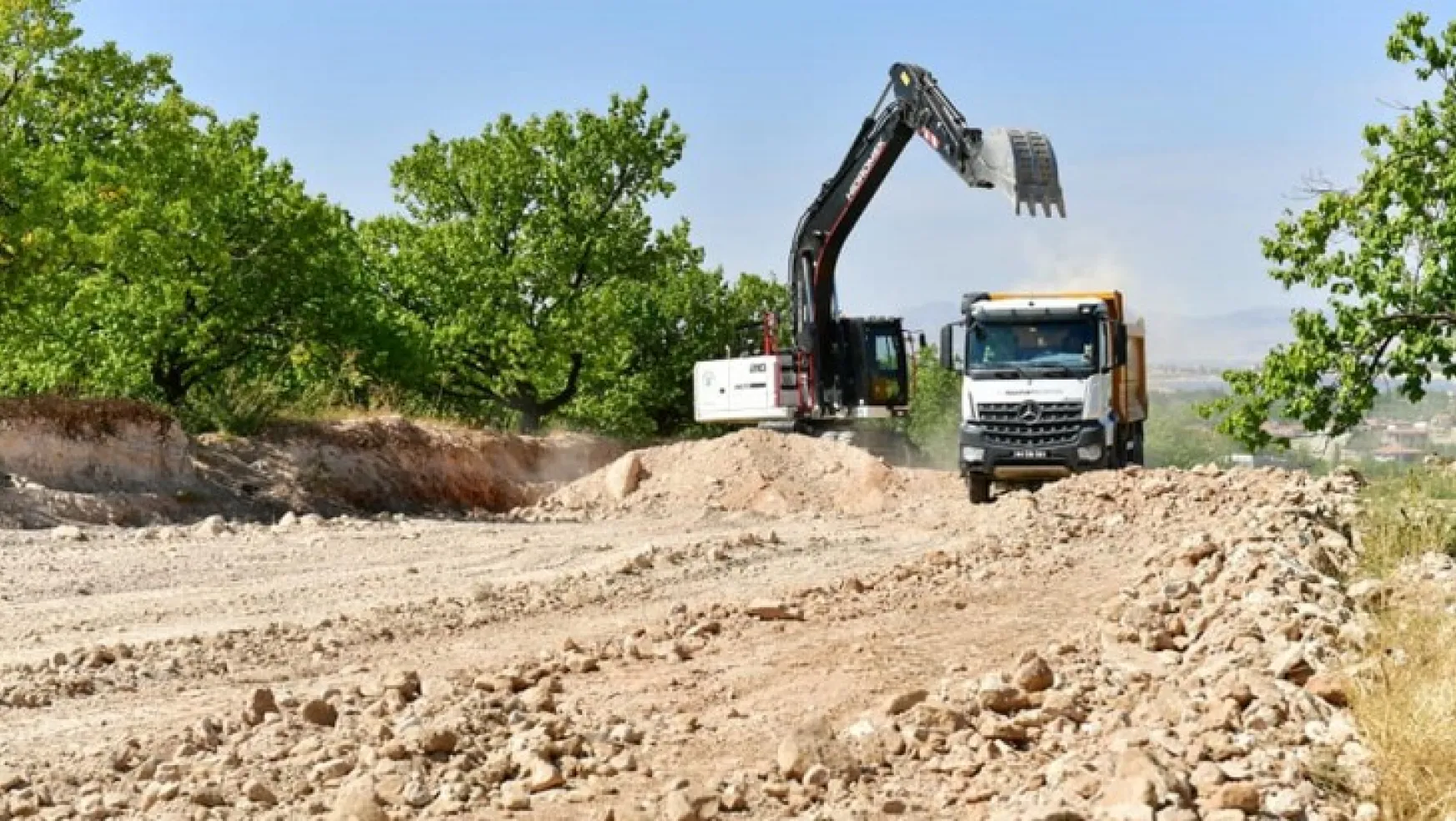 Başkan Çınar, Melekbaba Mahallesindeki Yol Genişletme Çalışmalarını İnceledi