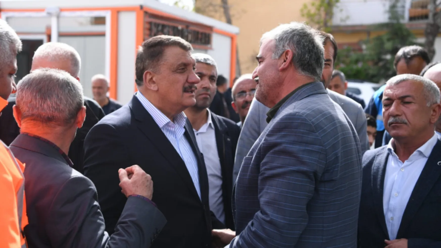 Başkan Gürkan Akçadağ Konteyner Çarşısı'nı ziyaret etti