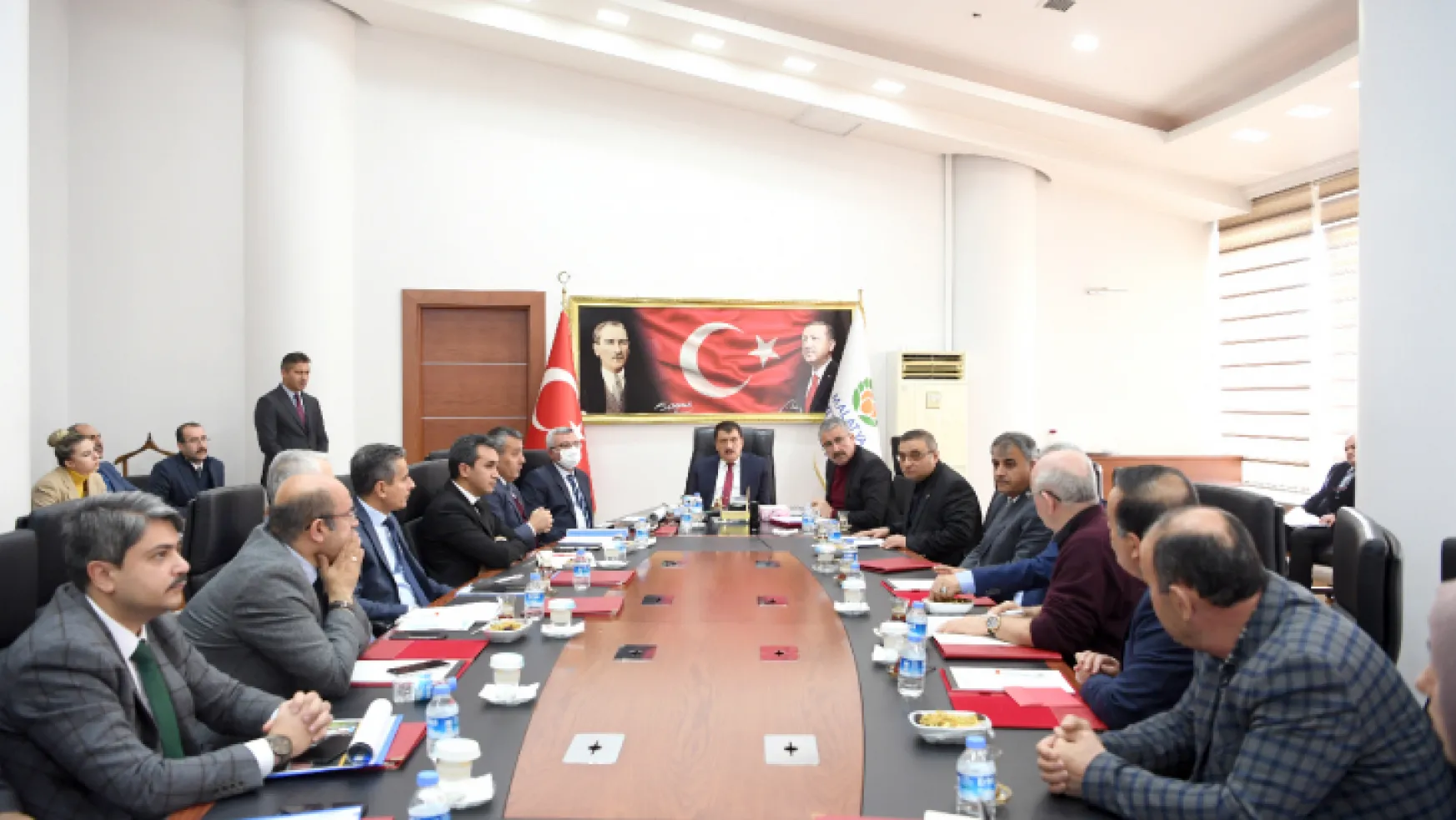 Başkan Gürkan Darende heyetiyle bir araya geldi