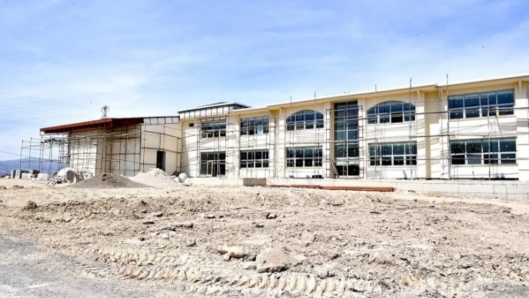 Başkan Gürkan, inşaatı devam eden Gençlik Merkezini yerinde inceledi