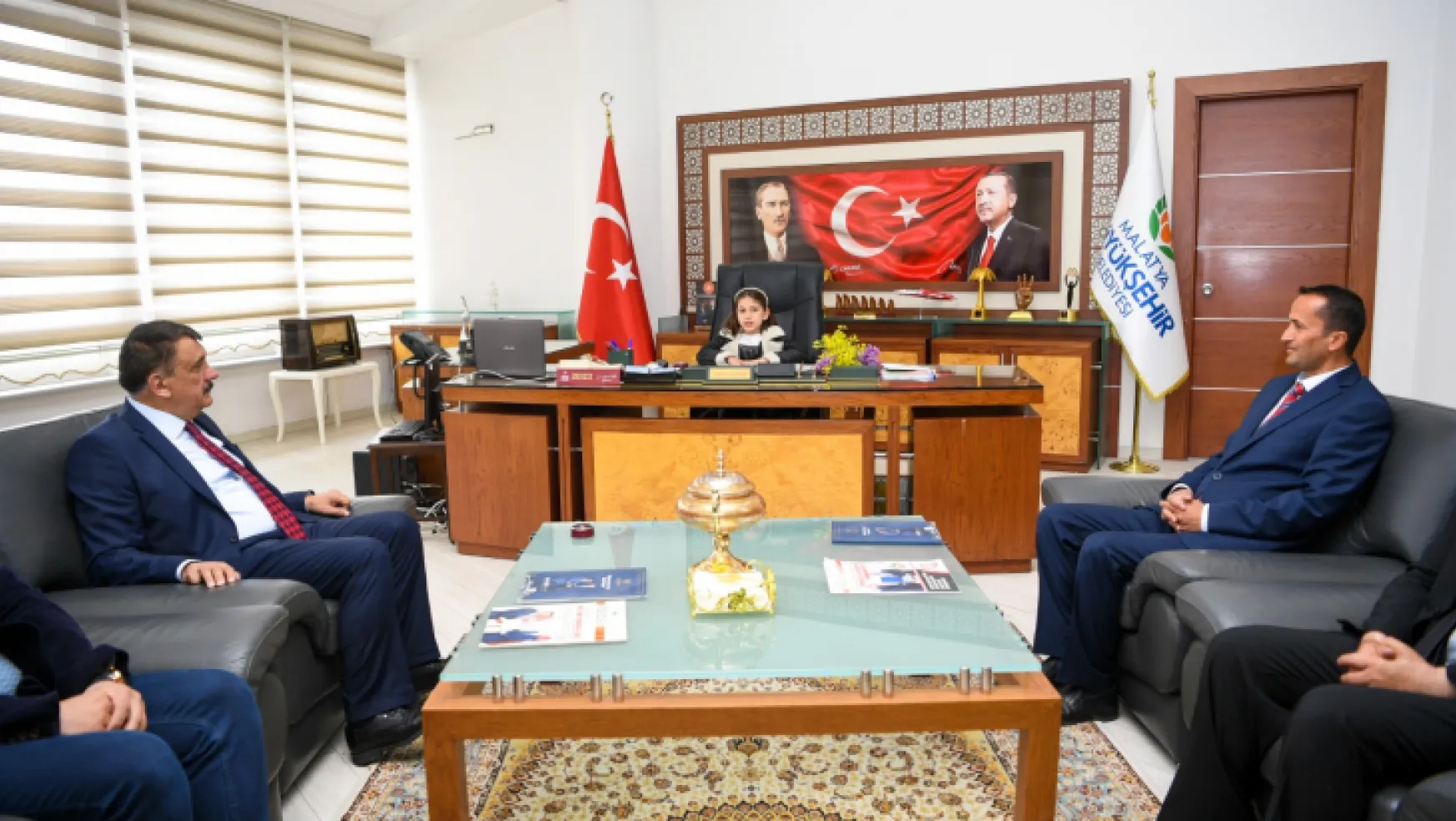 Başkan Gürkan Koltuğu Elif Kayra Şengönüle Devretti