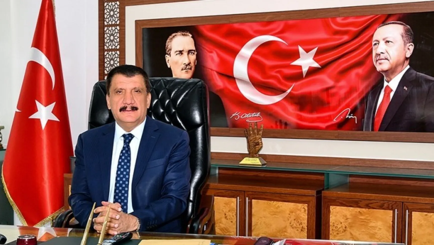 Başkan Gürkan ve eşinden 6 maaşını bağışladı