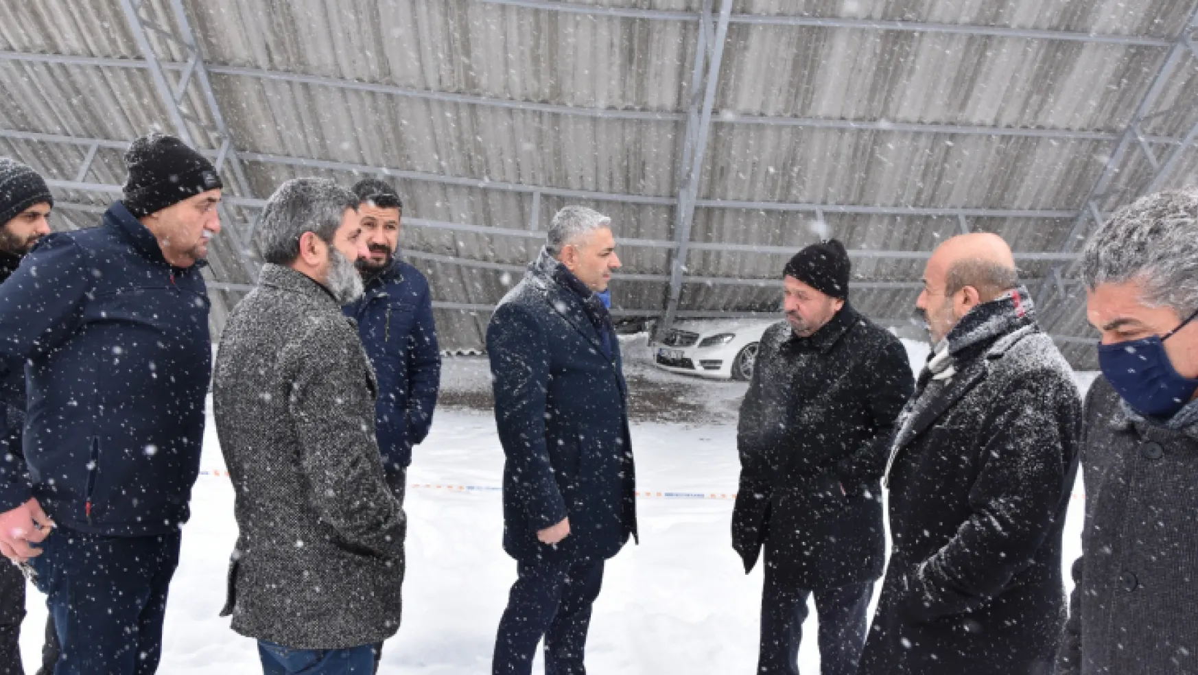 Başkan Sadıkoğlu, çatı çökme olayı yaşanan esnaf ve sanayicileri ziyaret etti