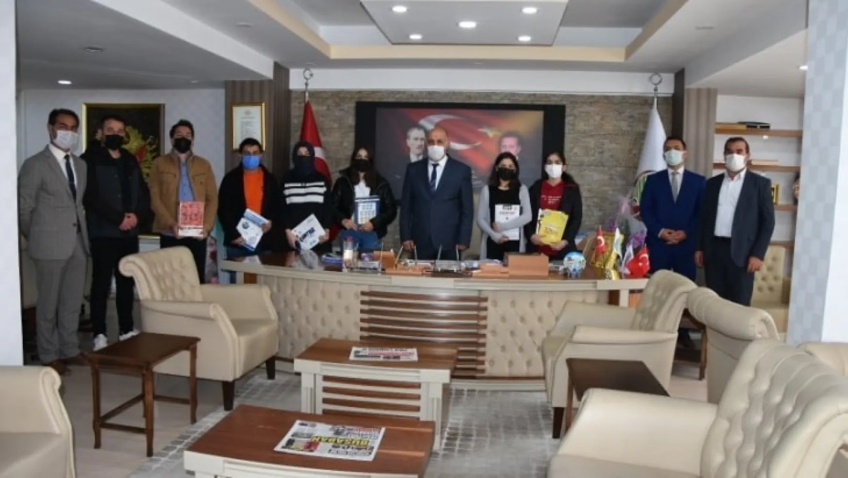 Başkan Zelyurt Kütüphane Haftasında Öğrencileri Unutmadı