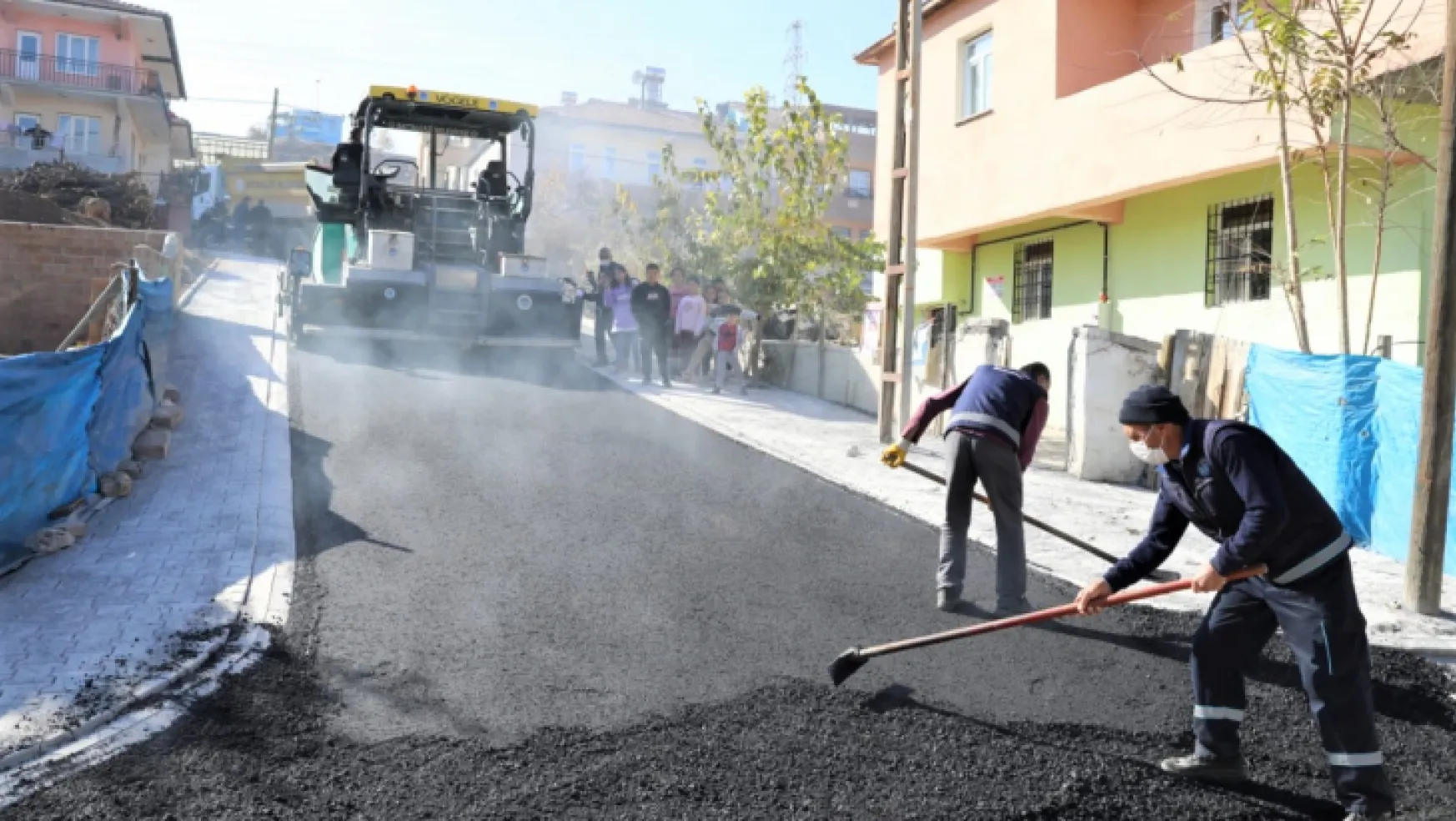 Battalgazi Belediyesi Asfaltsız Yol Bırakmama Adına Kararlı İlerliyor