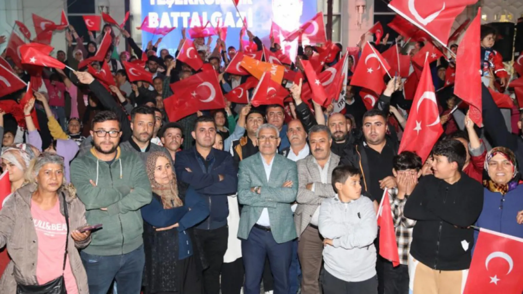 Battalgazililer Cumhurbaşkanı Erdoğan'ın Zaferini KutladI