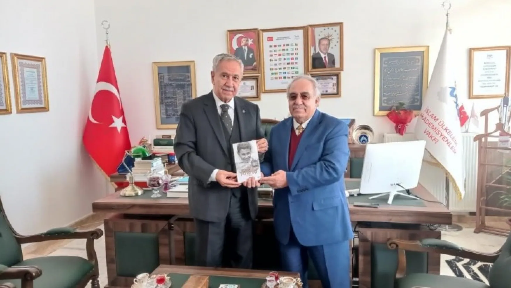 Bülent Arınç, Prof. Dr. Bayram Altan'ı Ziyaret Etti