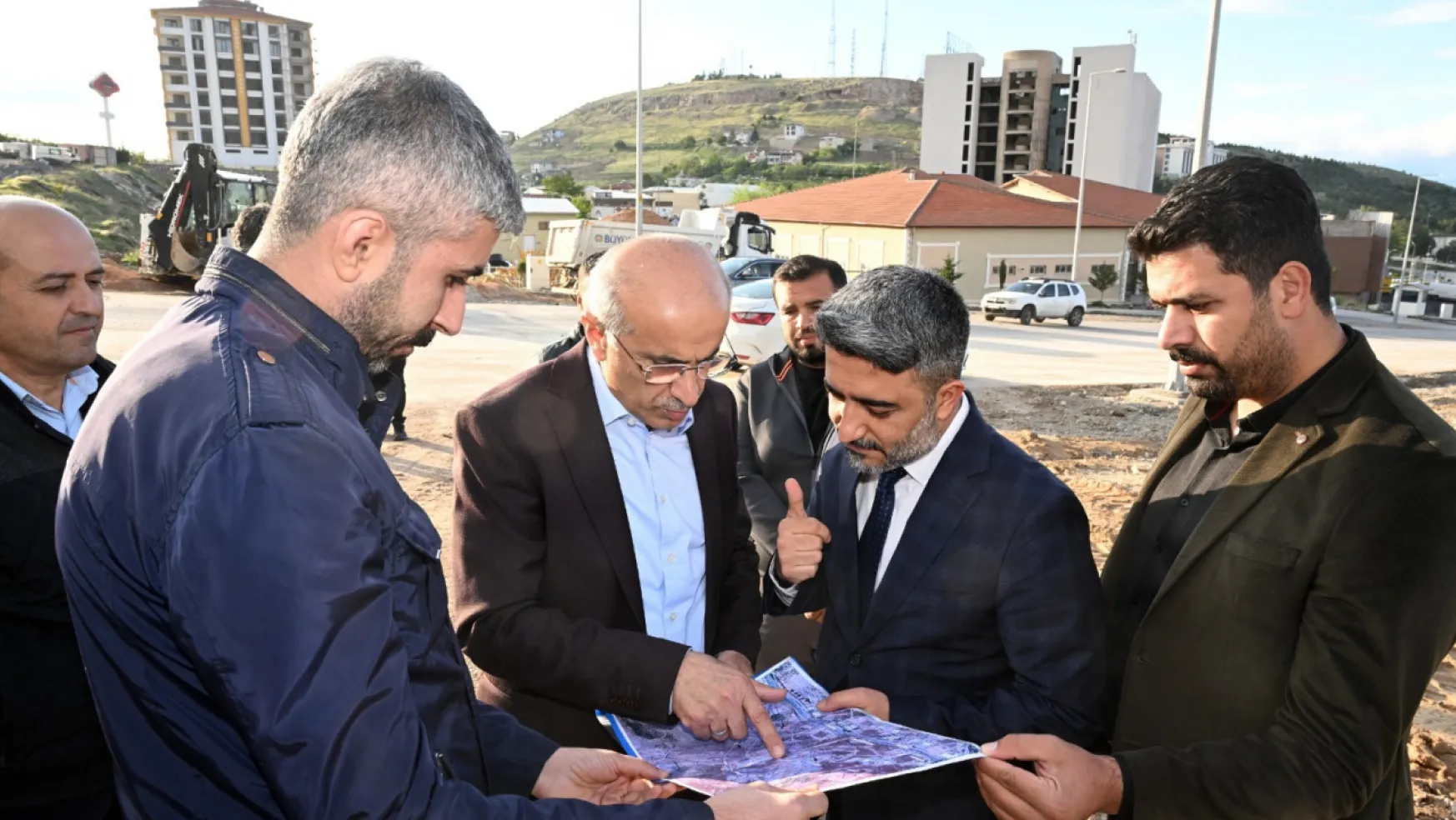 Büyükşehir Belediye Başkanı Sami Er Yol Çalışmalarını Yerinde İnceledi