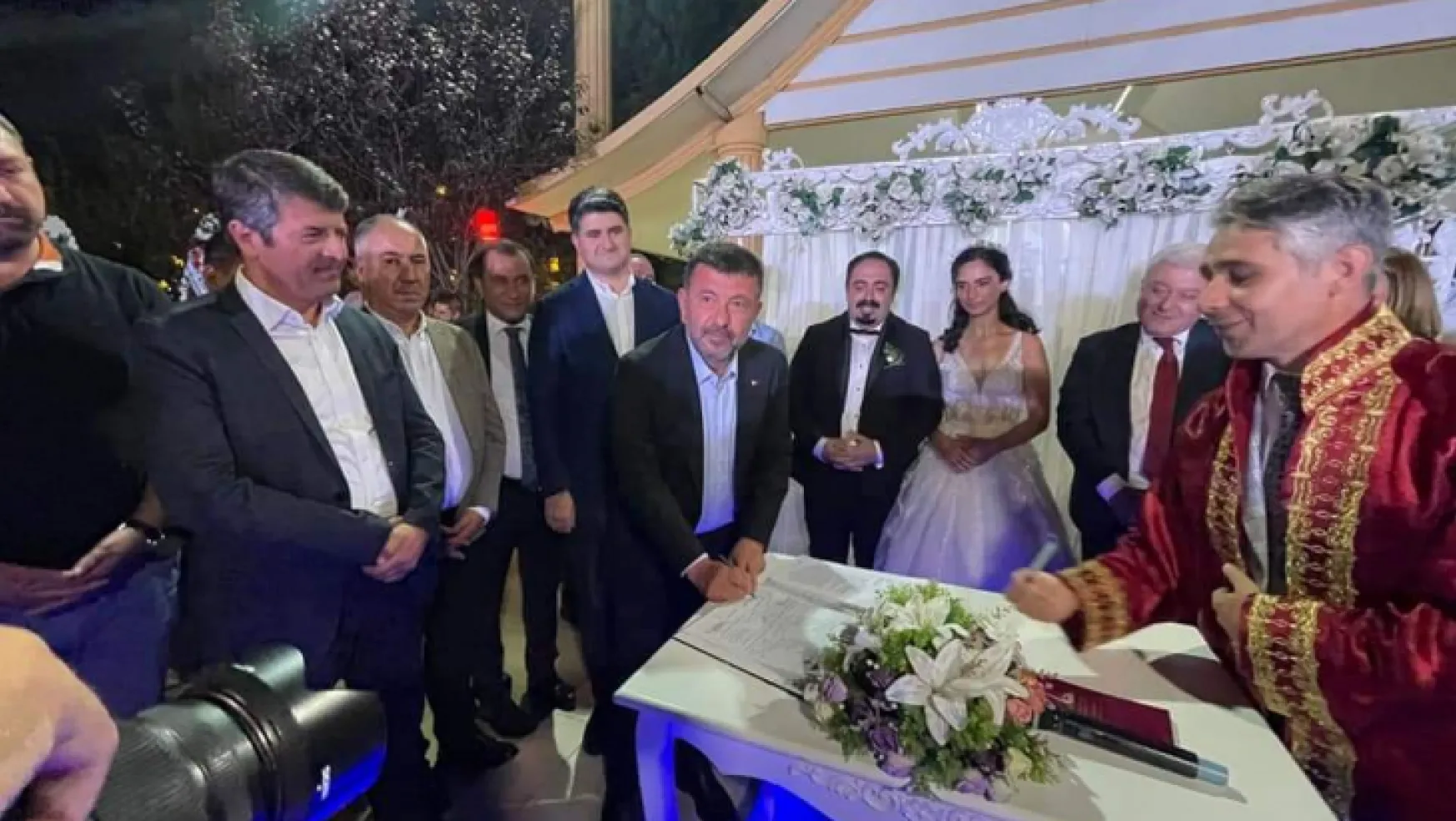 CHP'lileri Bir Araya Getiren Düğün
