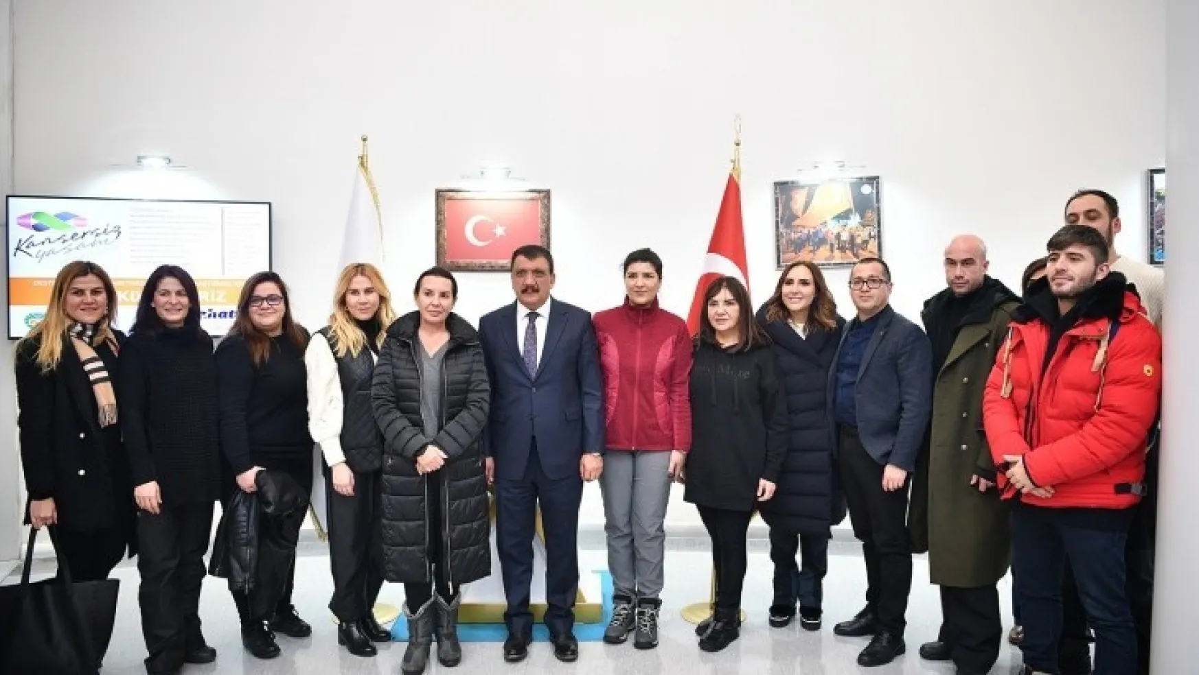Çukur Dizisi Yapımcı ve Oyuncuları İle Kansersiz Yaşam Derneği'nden Başkan Gürkan'a Ziyaret
