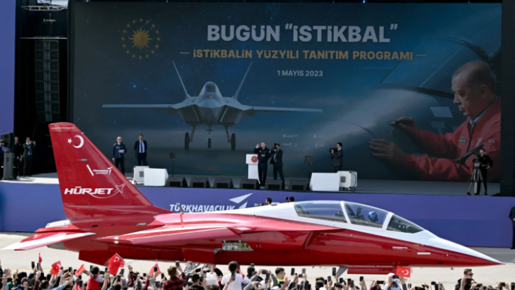 Cumhurbaşkanı Erdoğan: Milli muharip uçağımızın ismi KAAN'dır. İsim babası da Devlet Bey'dir.