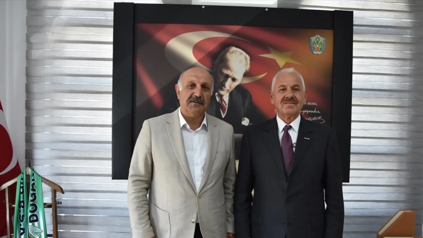 Doğanşehir Belediyesi'nde Devir Teslim Töreni: Mehmet Bayram Mazbatasını Aldı