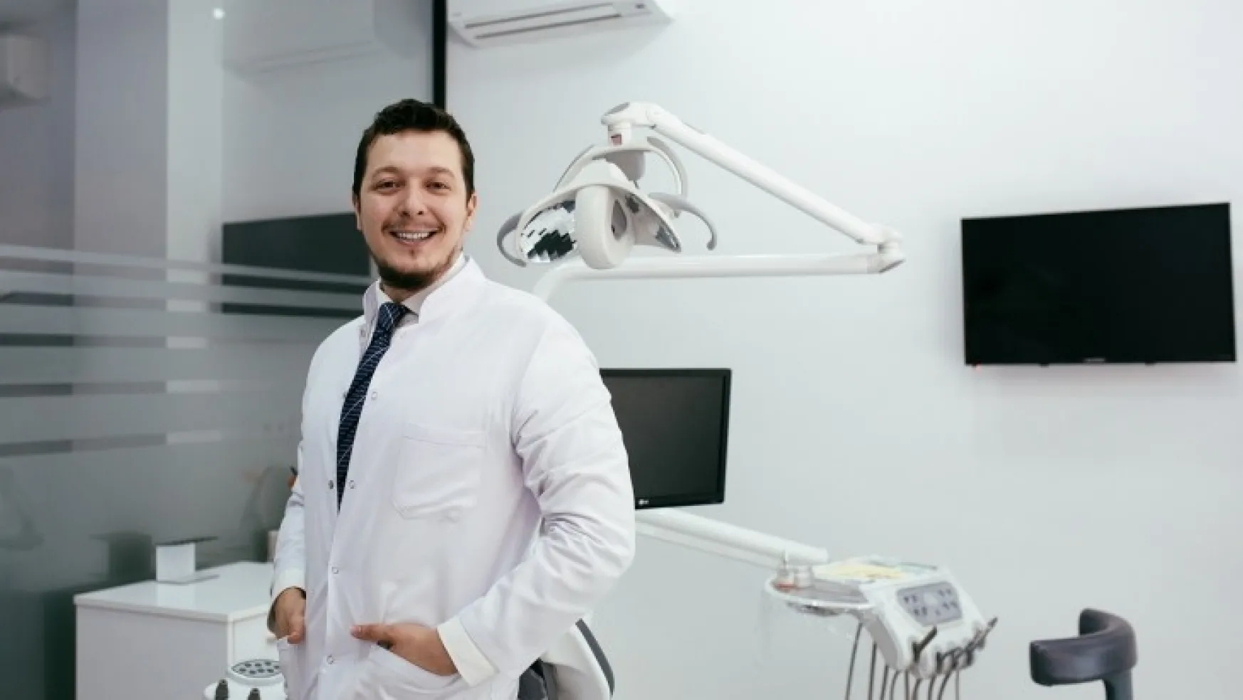 Dr. Efe Kaya, Diş Gelişimine İyi Gelen Besinleri Açıkladı !