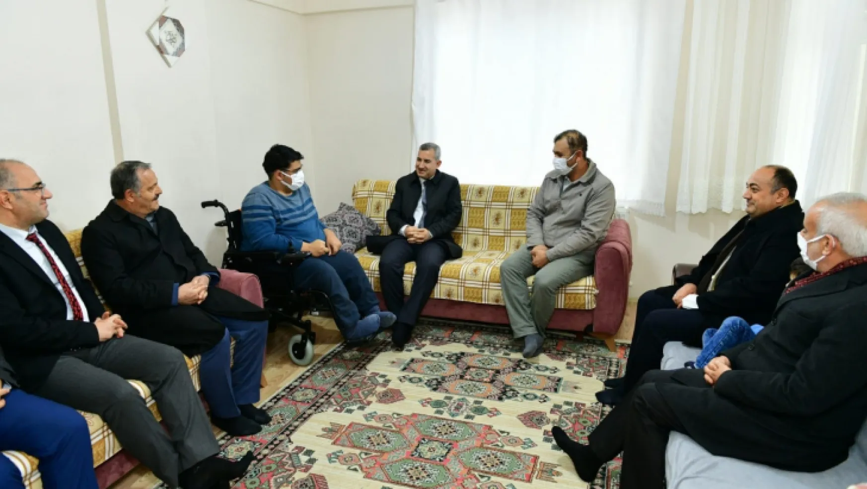 Engelli Ahmet Karakuş'u Örnek Mücadelesinde Yalnız Bırakmadık