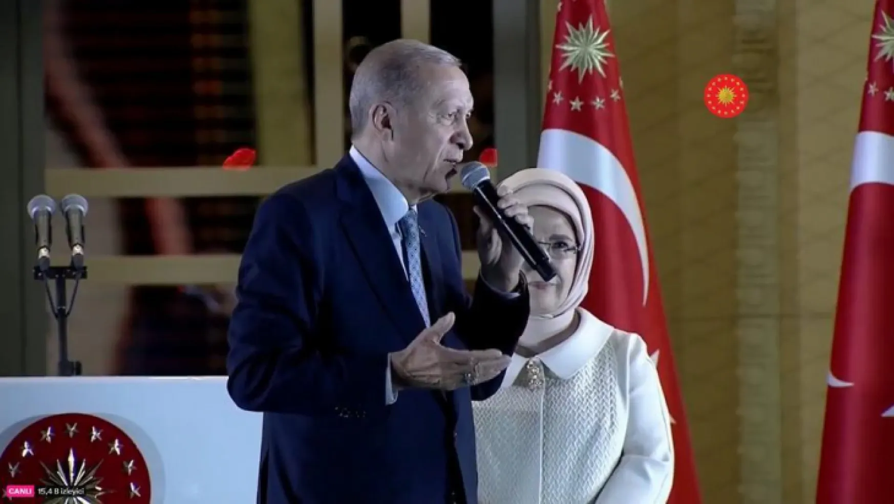 Erdoğan geleneksel balkon konuşmasını gerçekleştirdi