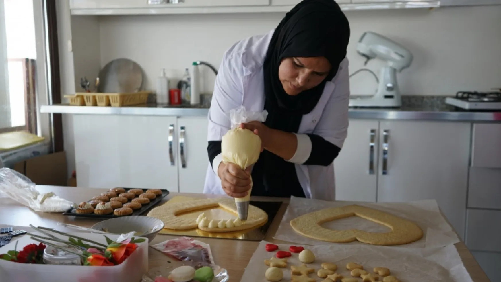 Esma Biltaci Kültür ve SanatMerkezinde açılan pastacılık kursuna yoğun ilgi