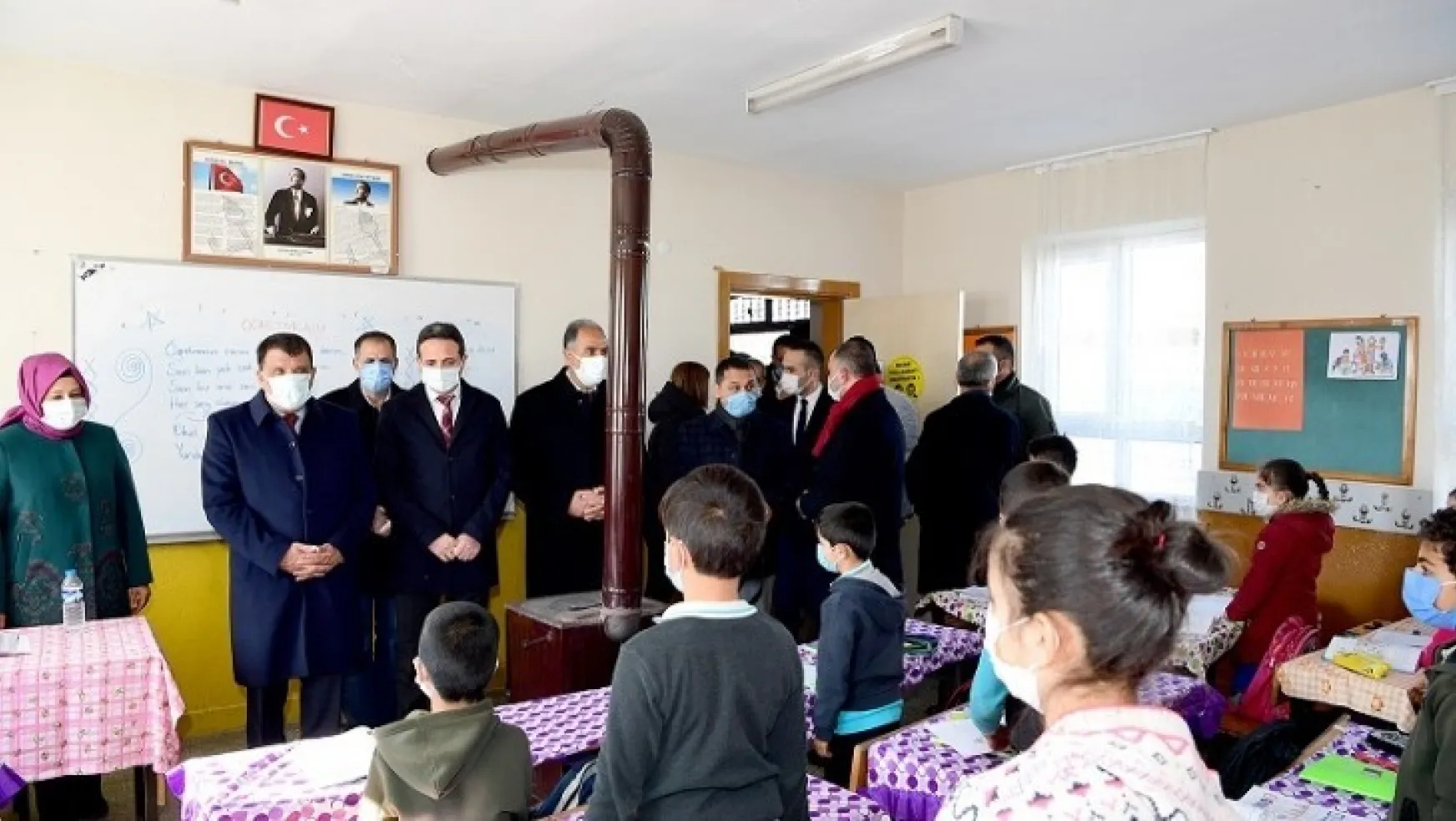 Gürkan'dan Yüz Yüze Eğitime Başlayan Öğrencilere Sürpriz