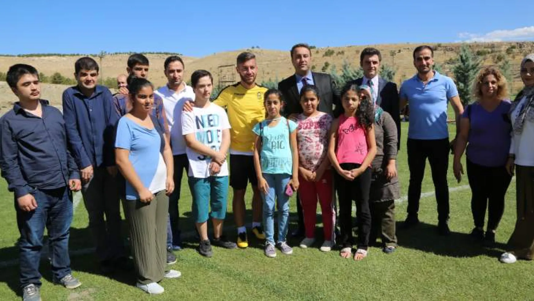 Özel Gereksinimli Bireyler,  Yenimalatyaspor'un İdmanını Ziyaret Etti