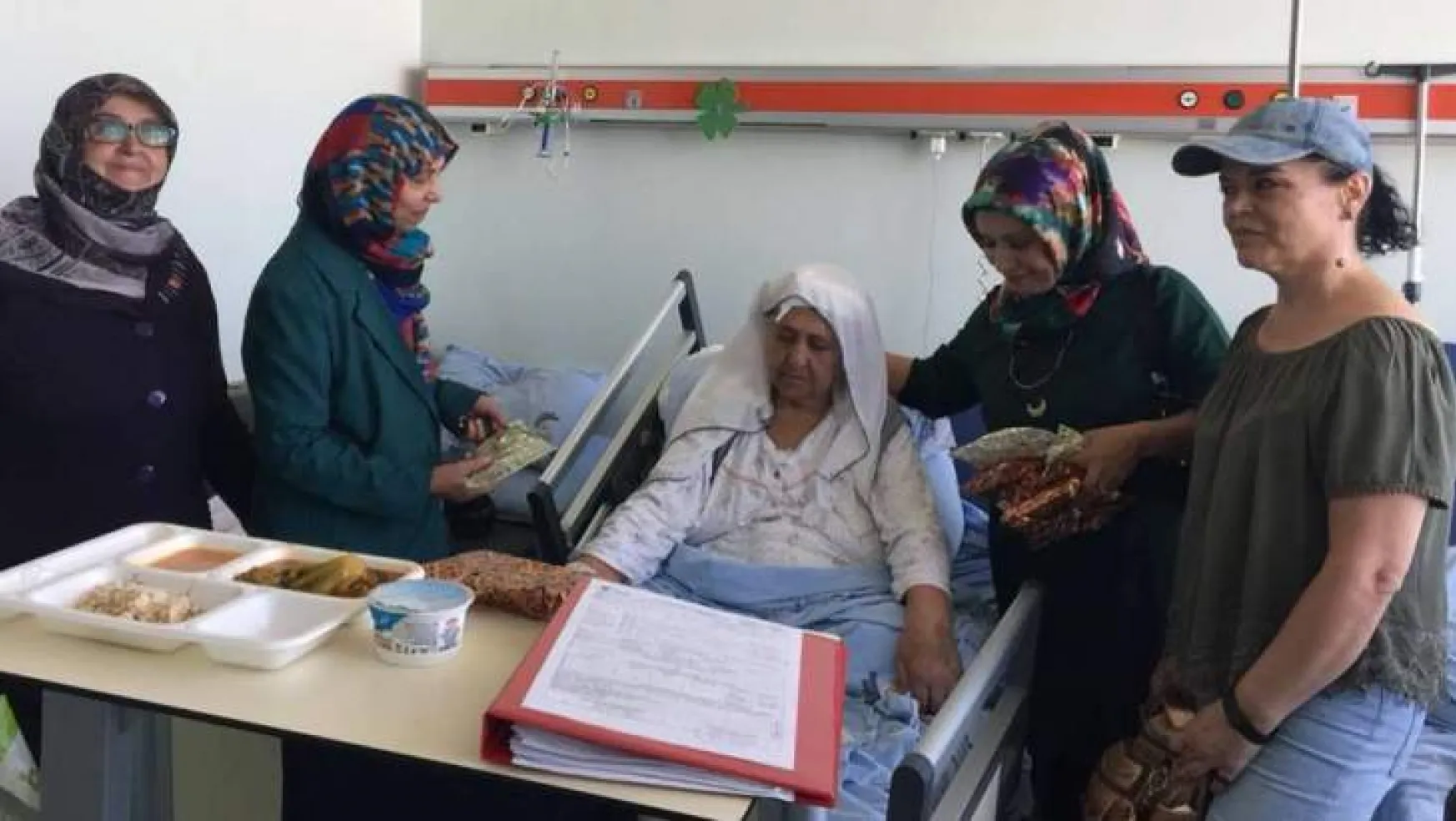 MHP'den Hasta ve Hasta Yakınlarına Ziyaret