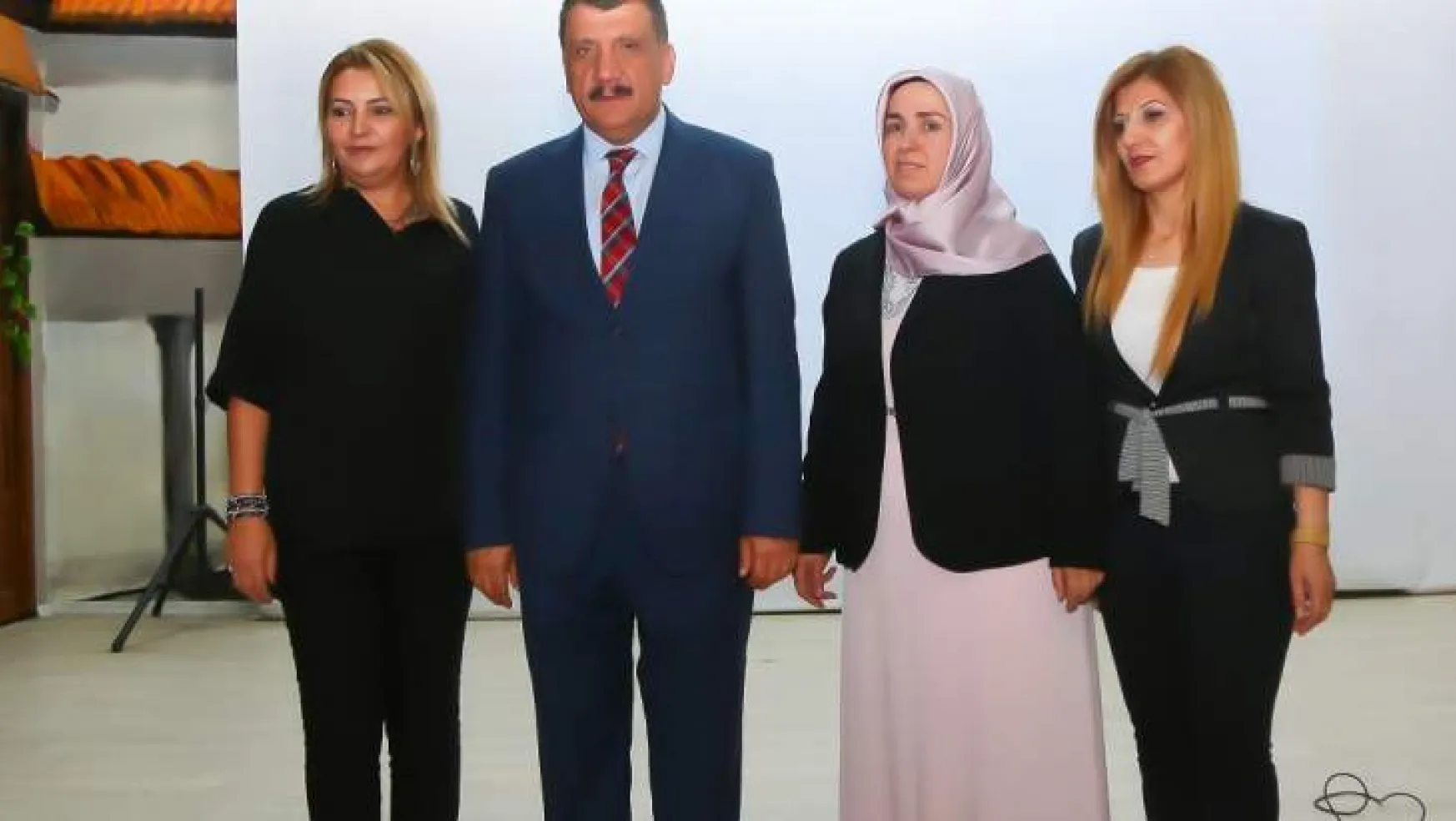 Başkan Gürkan, Mefruşat Sergisinin Açılışına Katıldı