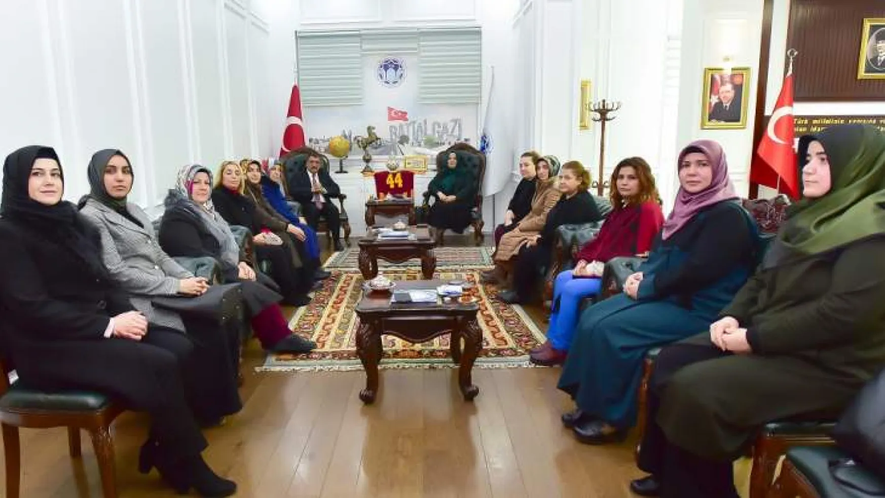 AK Parti İl Kadın Kolları Başkanı Oğuzhan, Başkan Gürkan'ı Ziyaret Etti