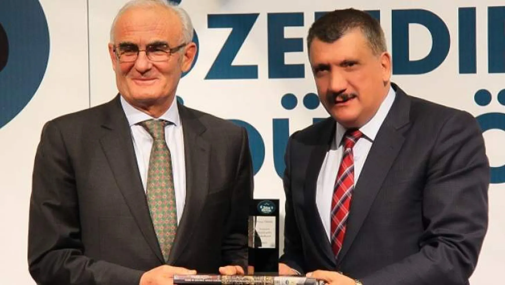Başkan Gürkan, Hizmetlerini Ödüllerle Taçlandırmaya Devam Ediyor