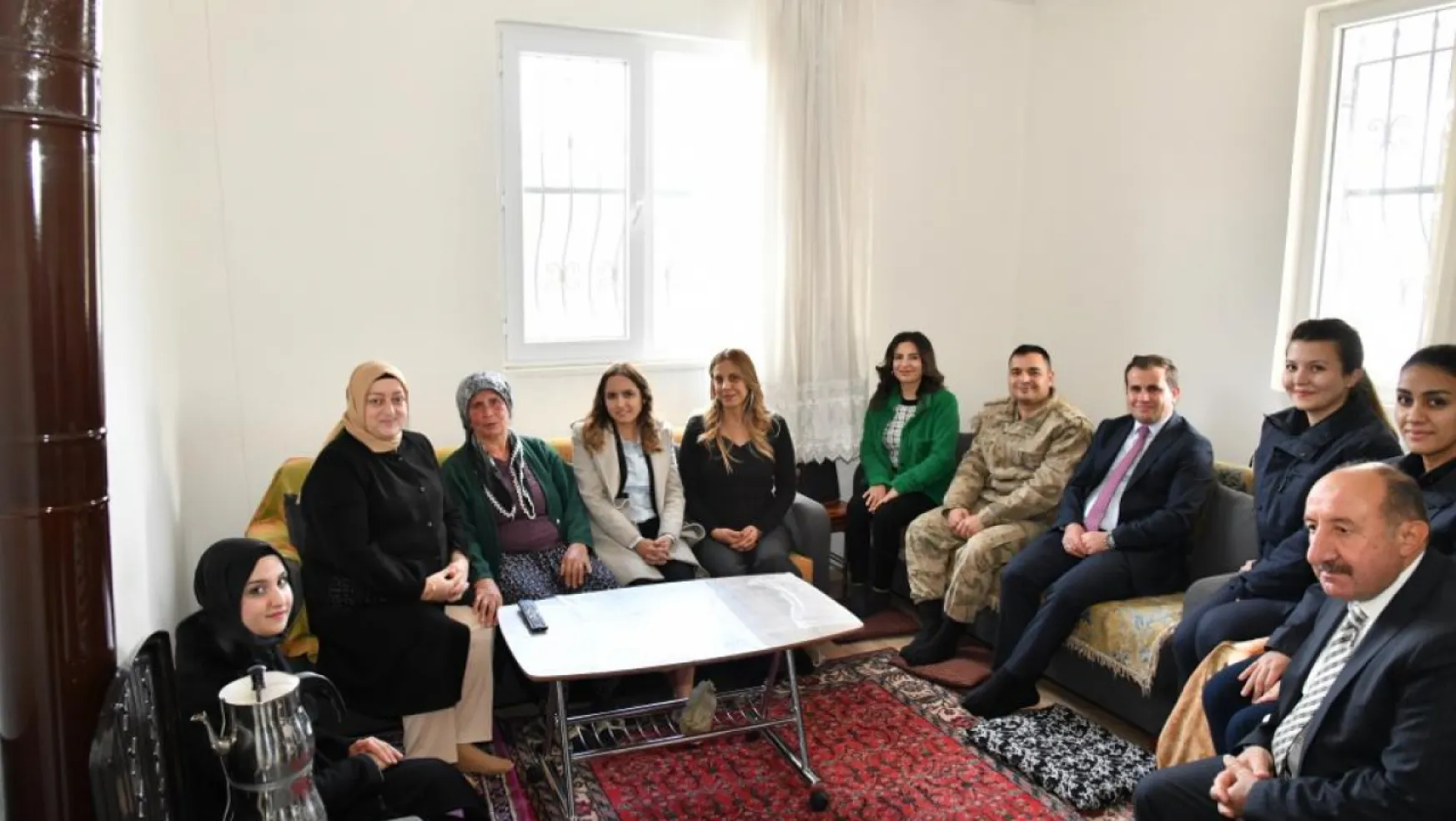 Hanife Yazıcı Türkiye'nin İlk Kadın Jandarma Karakol Komutanı Şehit Yarbay Songül Yakut'un Ailesini Ziyaret Etti