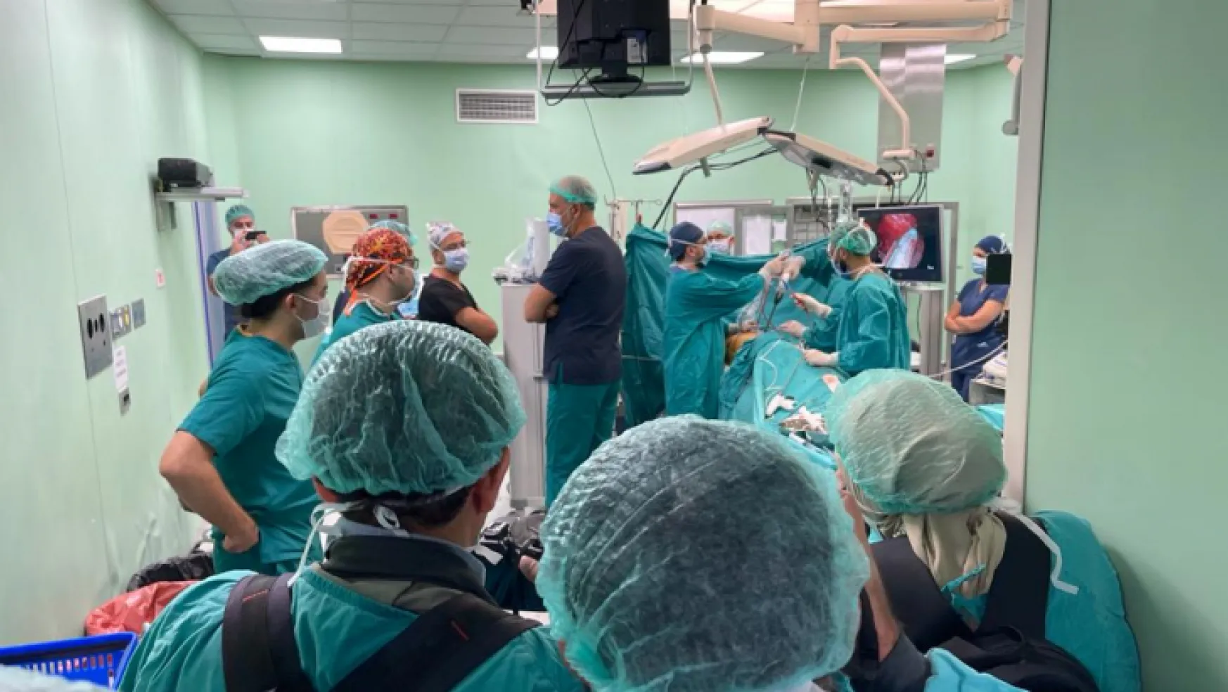 İnönü Üniversitesi Turgut Özal Tıp Merkezi Göğüs Cerrahisi Kliniğinden bir ilk daha.