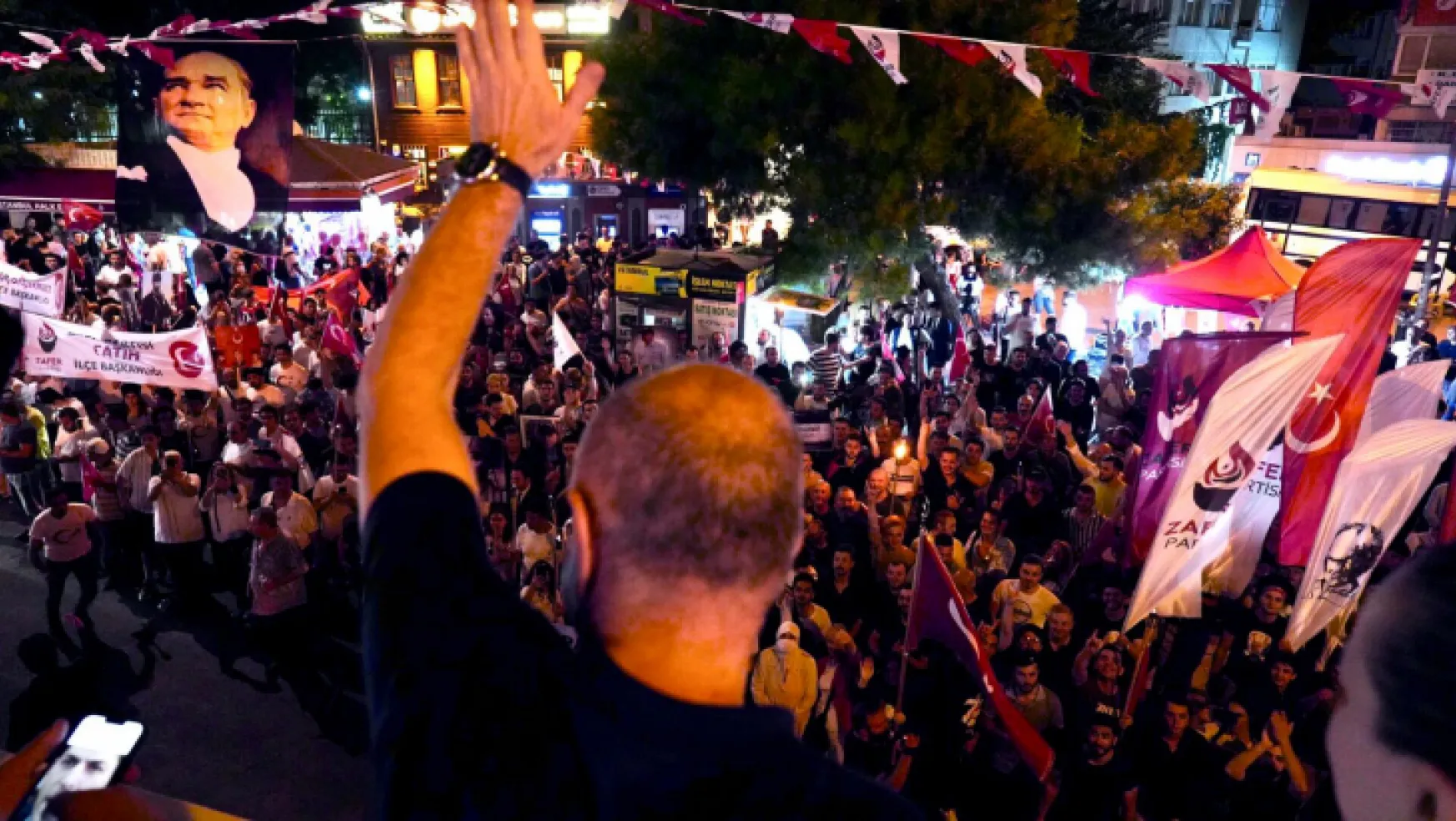 İstanbul Fatih Kocamustafapaşa'da zafer yürüyüşü düzenledi.