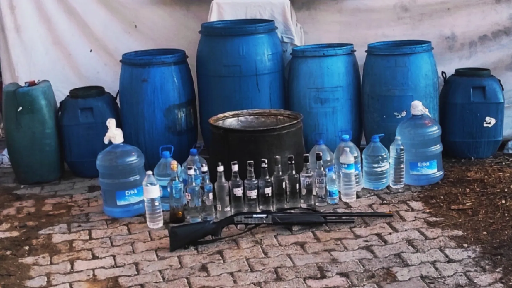 Jandarma Hekimhan'da Kaçak Alkol ve Malzemelerine el koydu