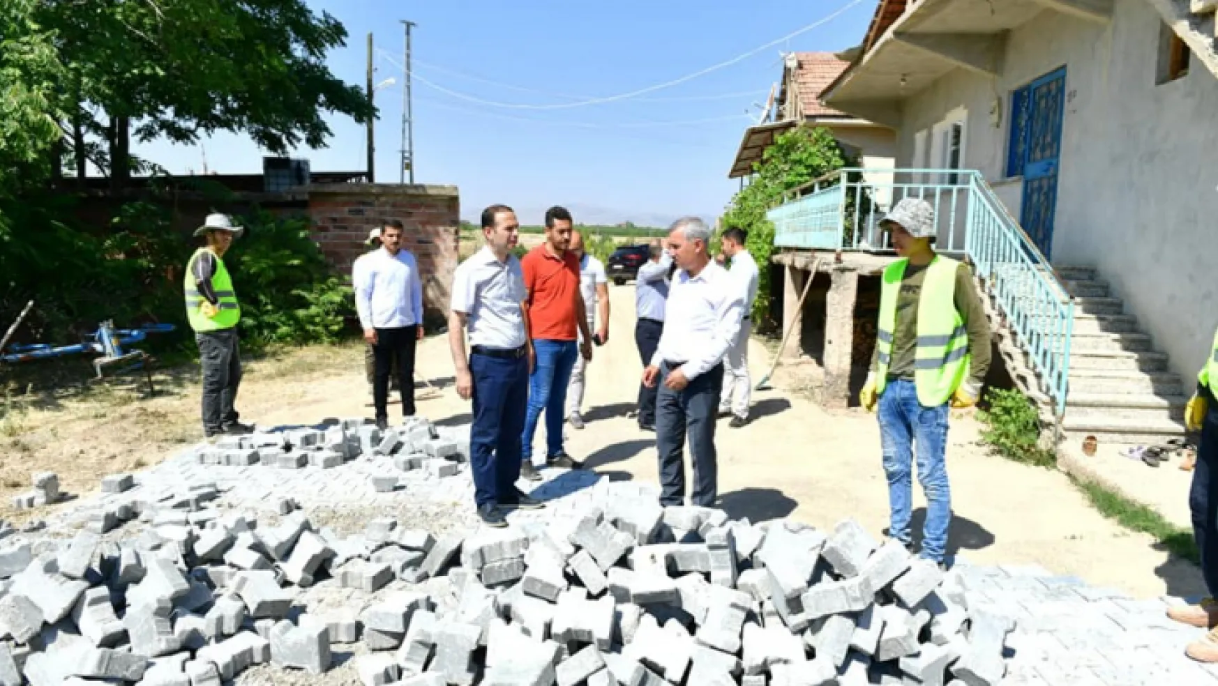 Kaymakam Uğurlu İle Belediye Başkanı Çınar, Sütlüce Mahallesindeki Yatırımları İnceledi