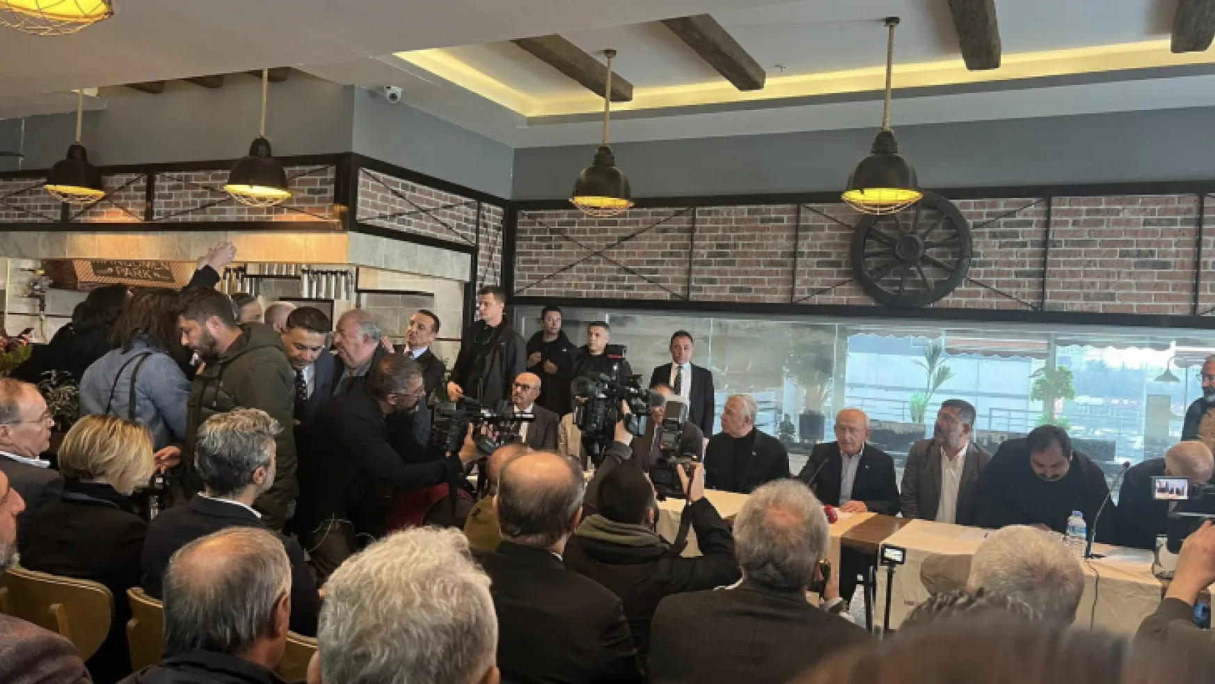 Kılıçdaroğlu, Malatya'da iş dünyasıyla bir araya geldi
