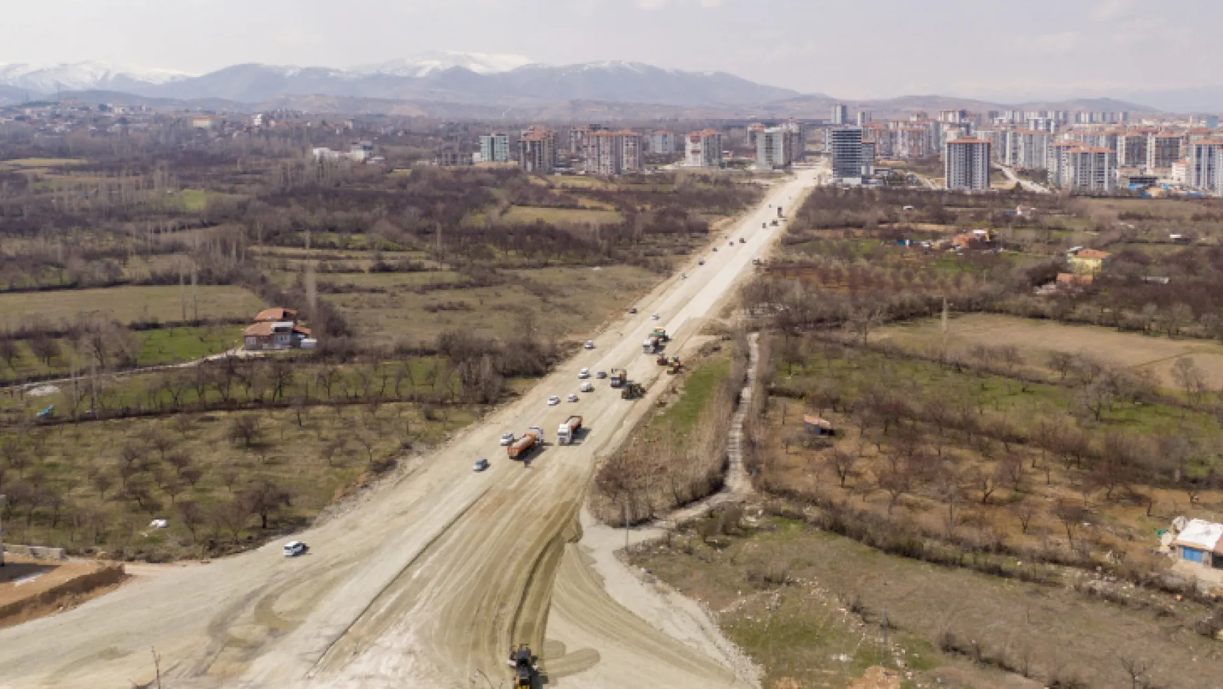Malatya Büyükşehir Belediyesi, 35 Metrelik Yolda Üst Yapı Çalışmalarına Başladı