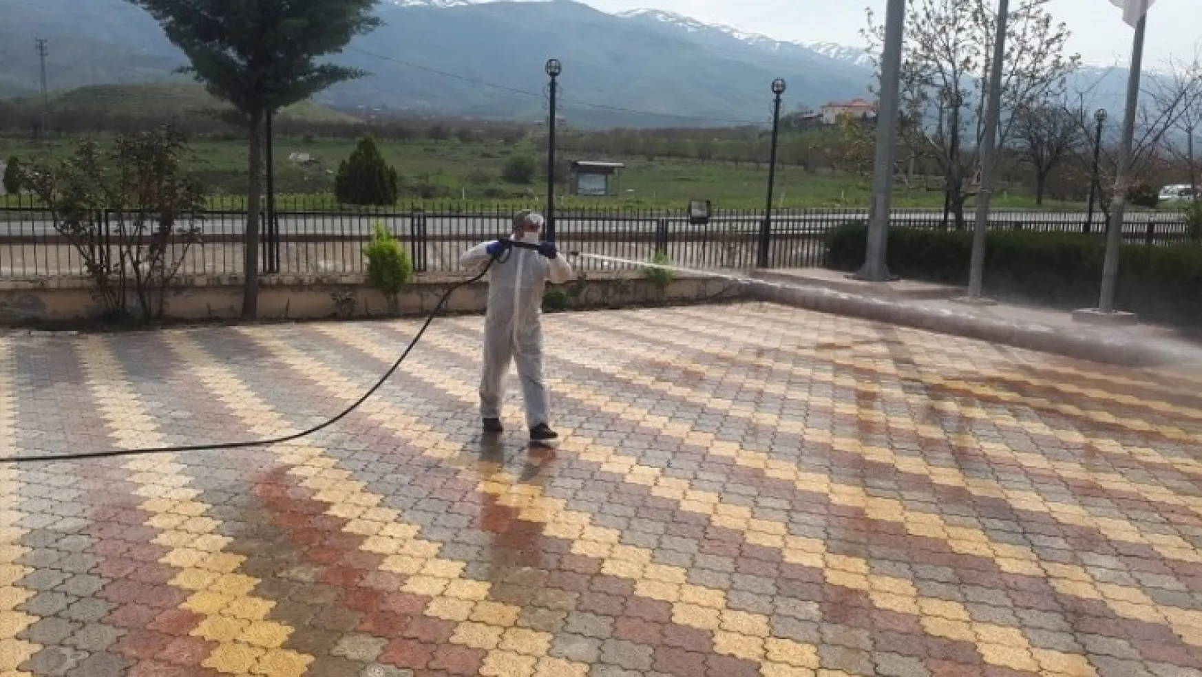 Malatya Büyükşehir Belediyesi dezenfekte çalışmalarına devam ediyor