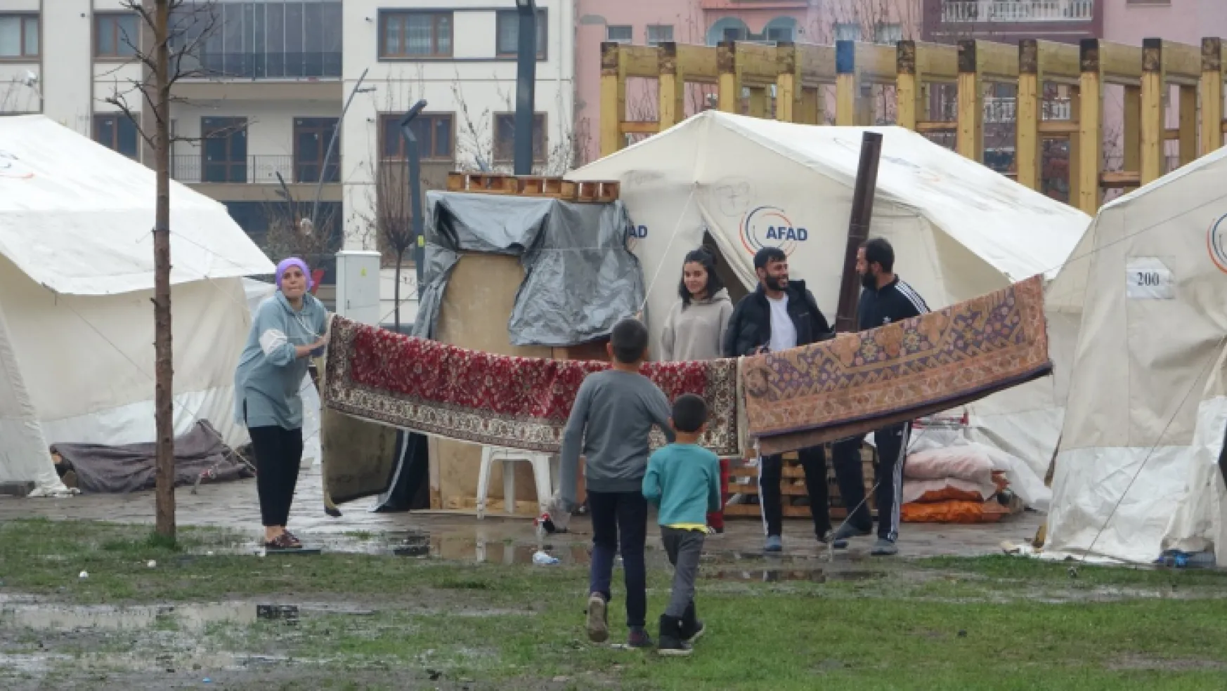 Malatya'da Etkili Olan Yağmur Çadırları Su Altında Bıraktı