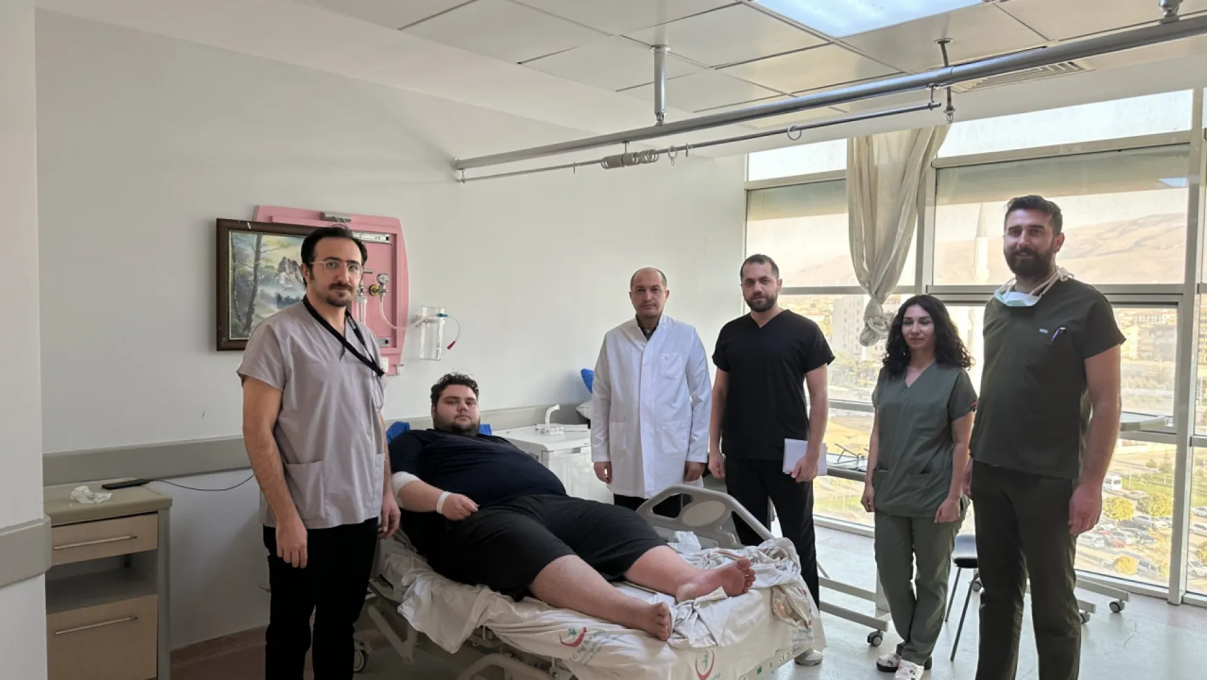 Malatya Eğitim ve Araştırma Hastanesi'nde  210 kg'lık Hastaya Cerrahi Operasyon